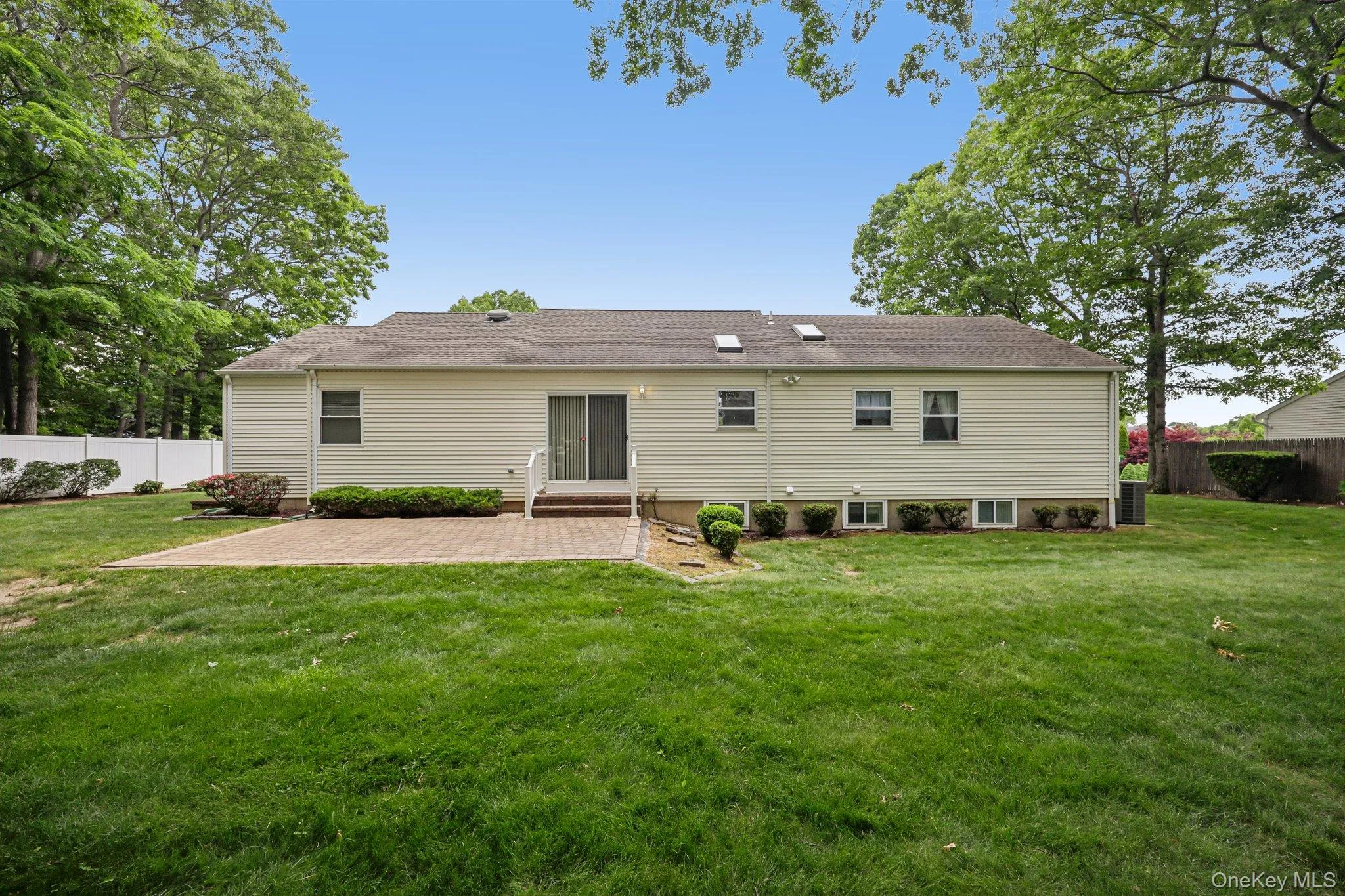 42 Apex Drive, Brookhaven, NY, 3 Bedrooms Bedrooms, 6 Rooms Rooms,2 BathroomsBathrooms,Residential,For Rent,Apex,0,1012698 42 Apex Drive, Brookhaven, NY, 3 Bedrooms Bedrooms, 6 Rooms Rooms,2 BathroomsBathrooms,Residential,For Rent,Apex,0,1012698