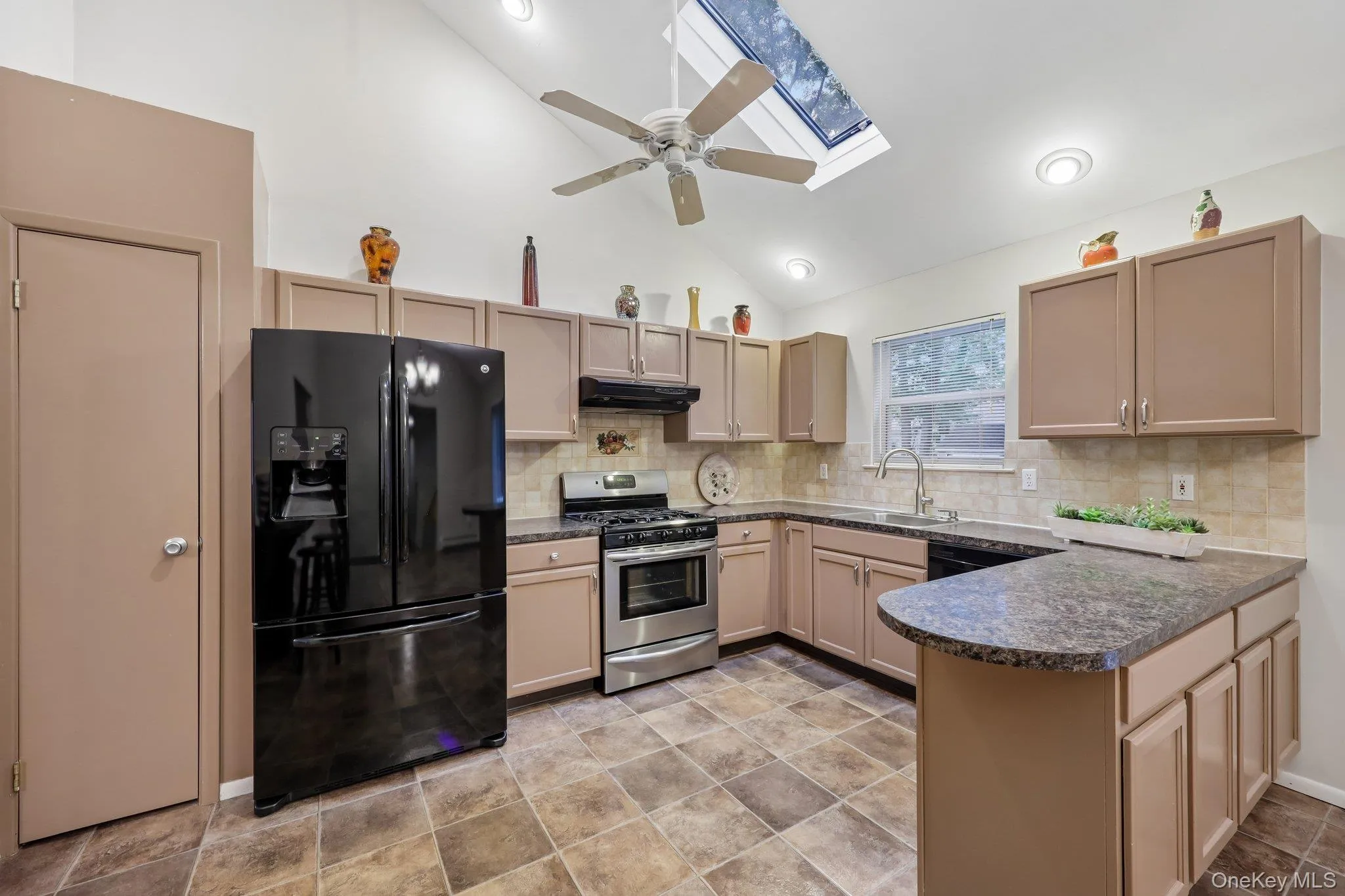 42 Apex Drive, Brookhaven, NY, 3 Bedrooms Bedrooms, 6 Rooms Rooms,2 BathroomsBathrooms,Residential,For Rent,Apex,0,1012698 42 Apex Drive, Brookhaven, NY, 3 Bedrooms Bedrooms, 6 Rooms Rooms,2 BathroomsBathrooms,Residential,For Rent,Apex,0,1012698