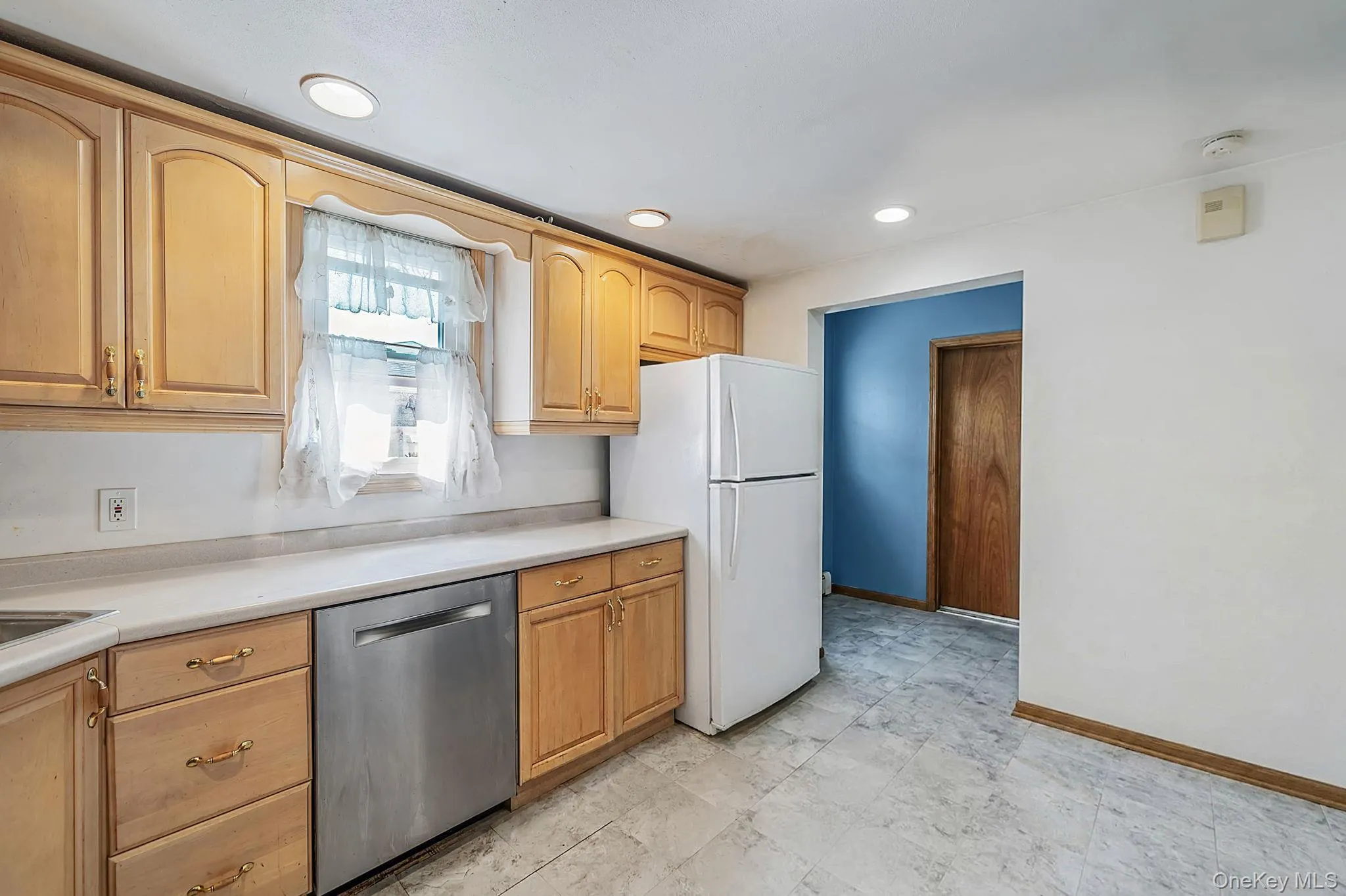 535 Outlook Avenue, West Babylon, NY, 3 Bedrooms Bedrooms, 5 Rooms Rooms,1 BathroomBathrooms,Residential,For Rent,Outlook,0,1012701 535 Outlook Avenue, West Babylon, NY, 3 Bedrooms Bedrooms, 5 Rooms Rooms,1 BathroomBathrooms,Residential,For Rent,Outlook,0,1012701