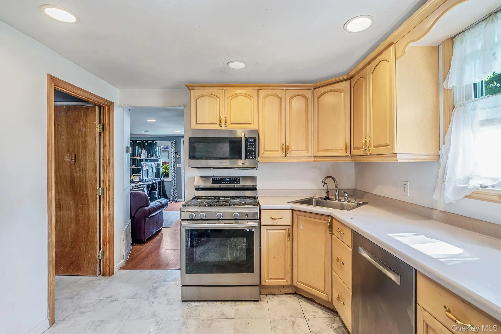 535 Outlook Avenue, West Babylon, NY, 3 Bedrooms Bedrooms, 5 Rooms Rooms,1 BathroomBathrooms,Residential,For Rent,Outlook,0,1012701 535 Outlook Avenue, West Babylon, NY, 3 Bedrooms Bedrooms, 5 Rooms Rooms,1 BathroomBathrooms,Residential,For Rent,Outlook,0,1012701