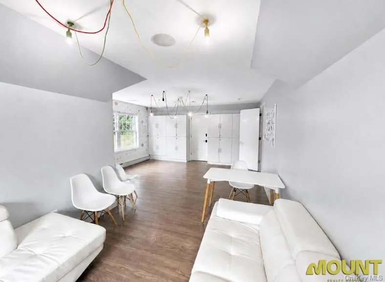 14 Apple Hill Drive, Woodbury, NY, 4 Bedrooms Bedrooms, 7 Rooms Rooms,3 BathroomsBathrooms,Residential,For Rent,Apple Hill,0,KEY1012714 14 Apple Hill Drive, Woodbury, NY, 4 Bedrooms Bedrooms, 7 Rooms Rooms,3 BathroomsBathrooms,Residential,For Rent,Apple Hill,0,KEY1012714