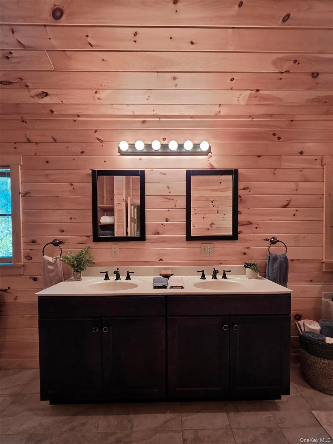 Master Bathroom Master Bathroom