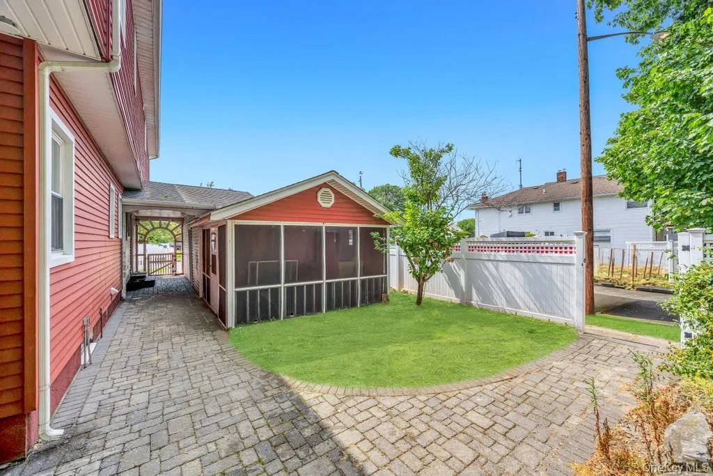 2331 Neptune Avenue, Hempstead, NY, 6 Bedrooms Bedrooms, 10 Rooms Rooms,4 BathroomsBathrooms,Residential,For Rent,Neptune,0,1012742 2331 Neptune Avenue, Hempstead, NY, 6 Bedrooms Bedrooms, 10 Rooms Rooms,4 BathroomsBathrooms,Residential,For Rent,Neptune,0,1012742