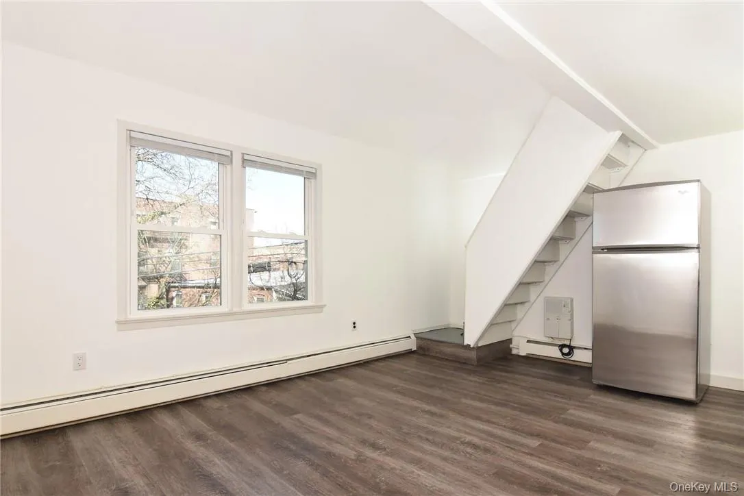LR w/ Staircase to Bonus Room LR w/ Staircase to Bonus Room
