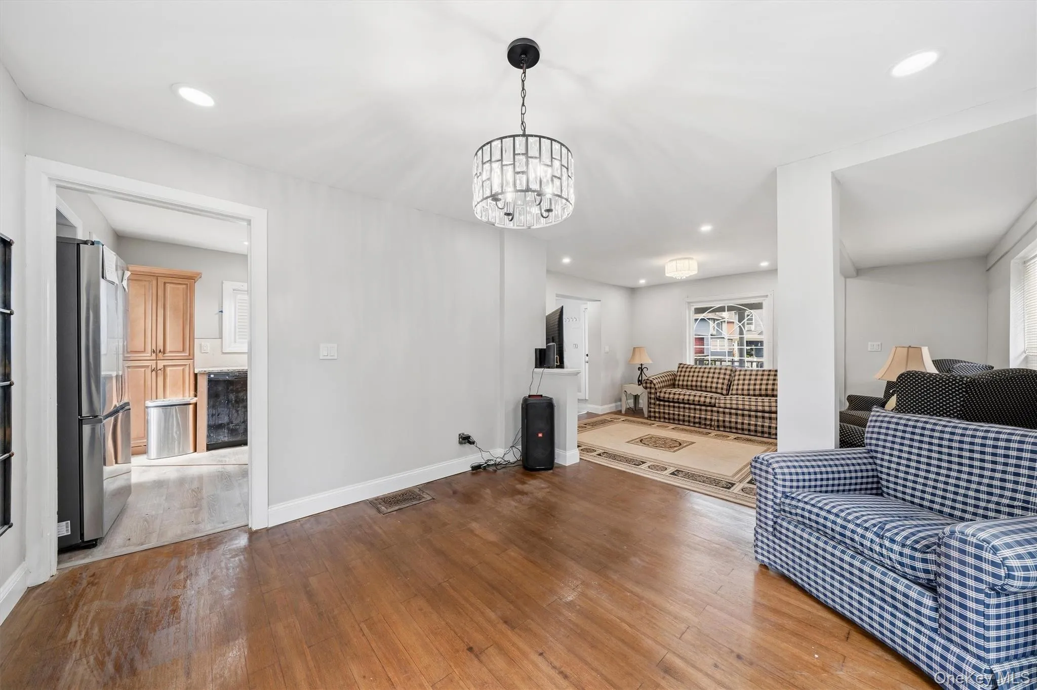 Open to the living room and walk through kitchen. Open to the living room and walk through kitchen.