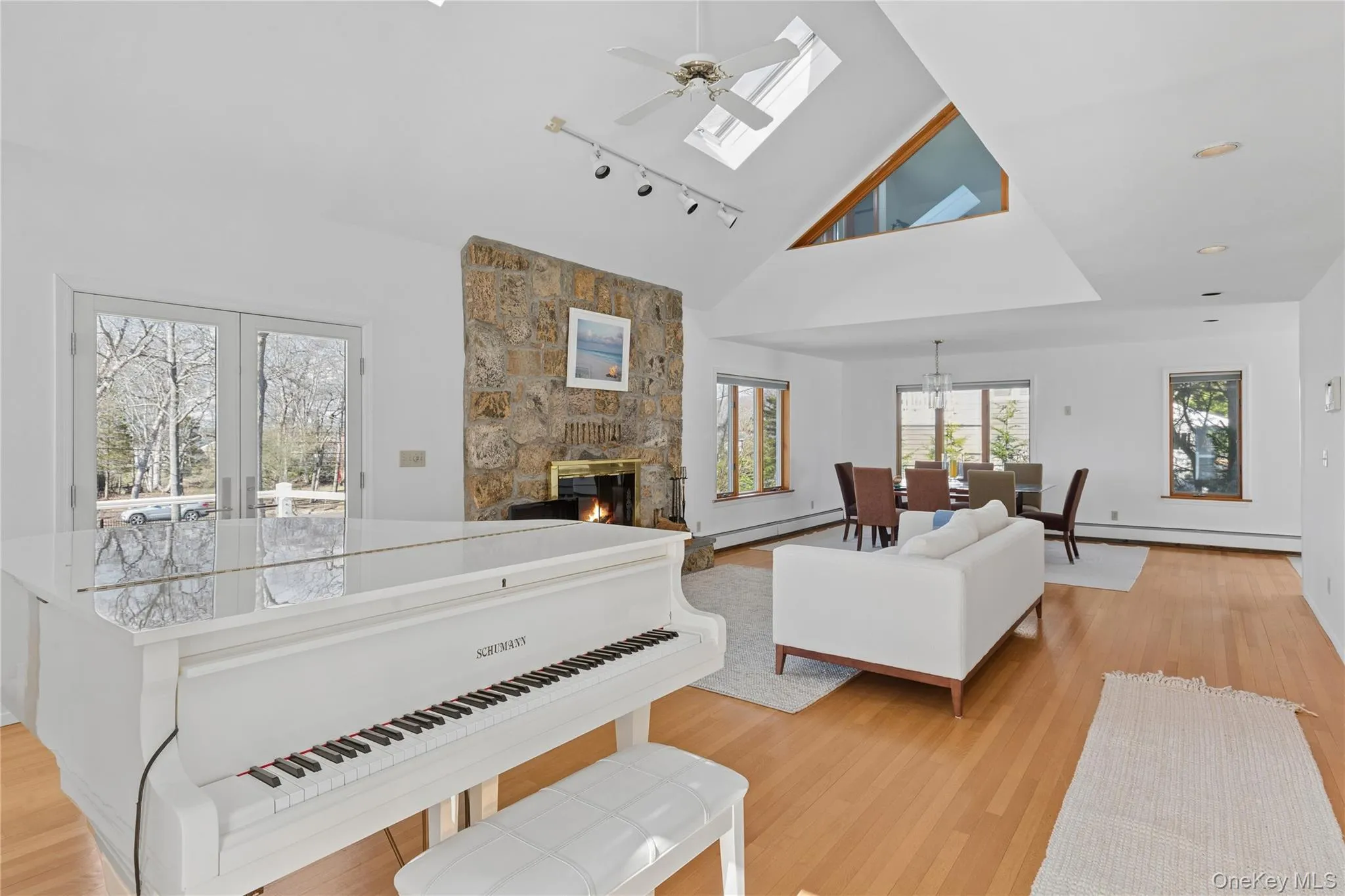 18 Harbor Drive, Southampton, NY, 3 Bedrooms Bedrooms, 6 Rooms Rooms,3 BathroomsBathrooms,Residential Lease,For Rent,Harbor,0,1012754 18 Harbor Drive, Southampton, NY, 3 Bedrooms Bedrooms, 6 Rooms Rooms,3 BathroomsBathrooms,Residential Lease,For Rent,Harbor,0,1012754
