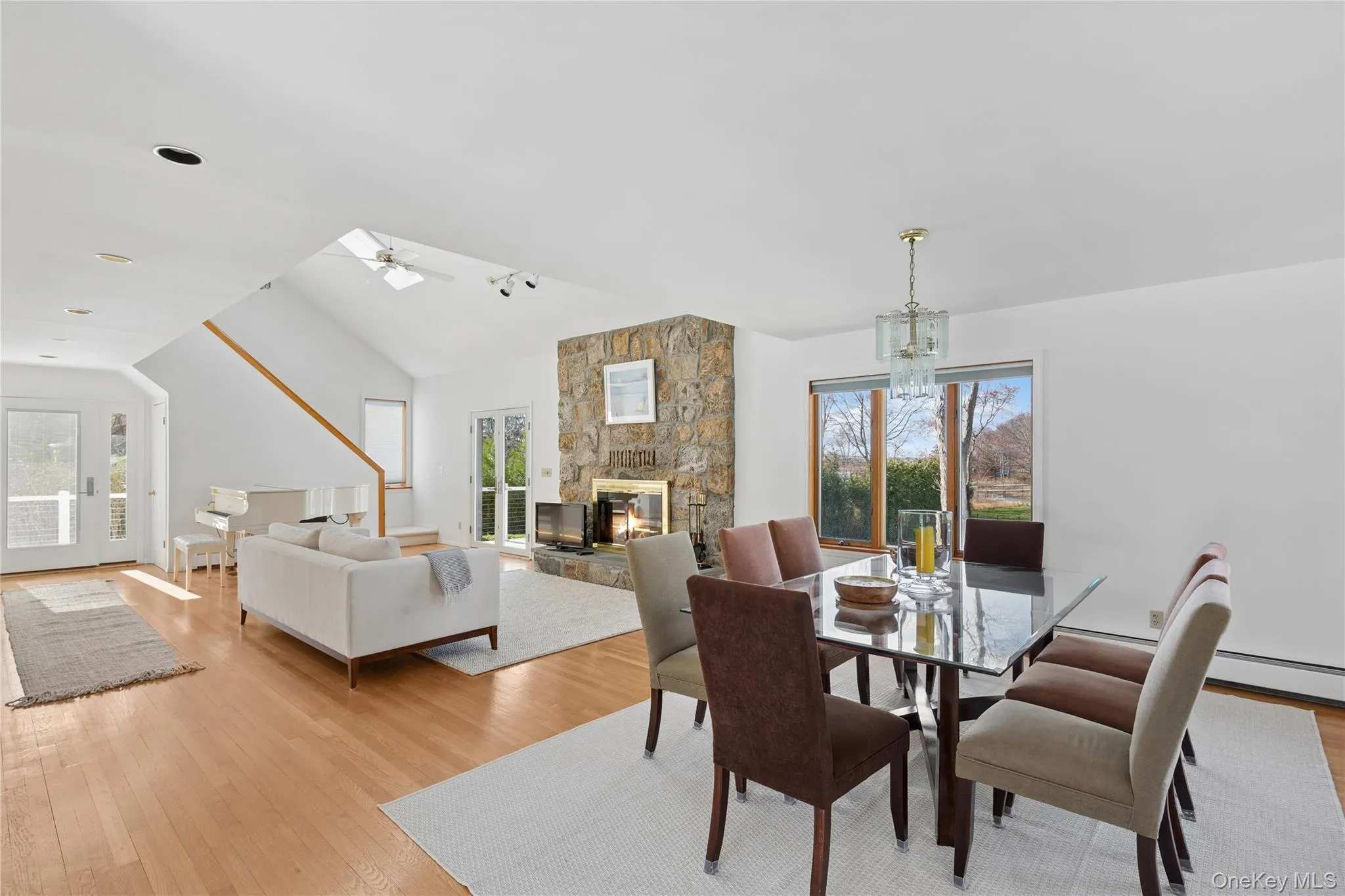 18 Harbor Drive, Southampton, NY, 3 Bedrooms Bedrooms, 6 Rooms Rooms,3 BathroomsBathrooms,Residential Lease,For Rent,Harbor,0,1012754 18 Harbor Drive, Southampton, NY, 3 Bedrooms Bedrooms, 6 Rooms Rooms,3 BathroomsBathrooms,Residential Lease,For Rent,Harbor,0,1012754