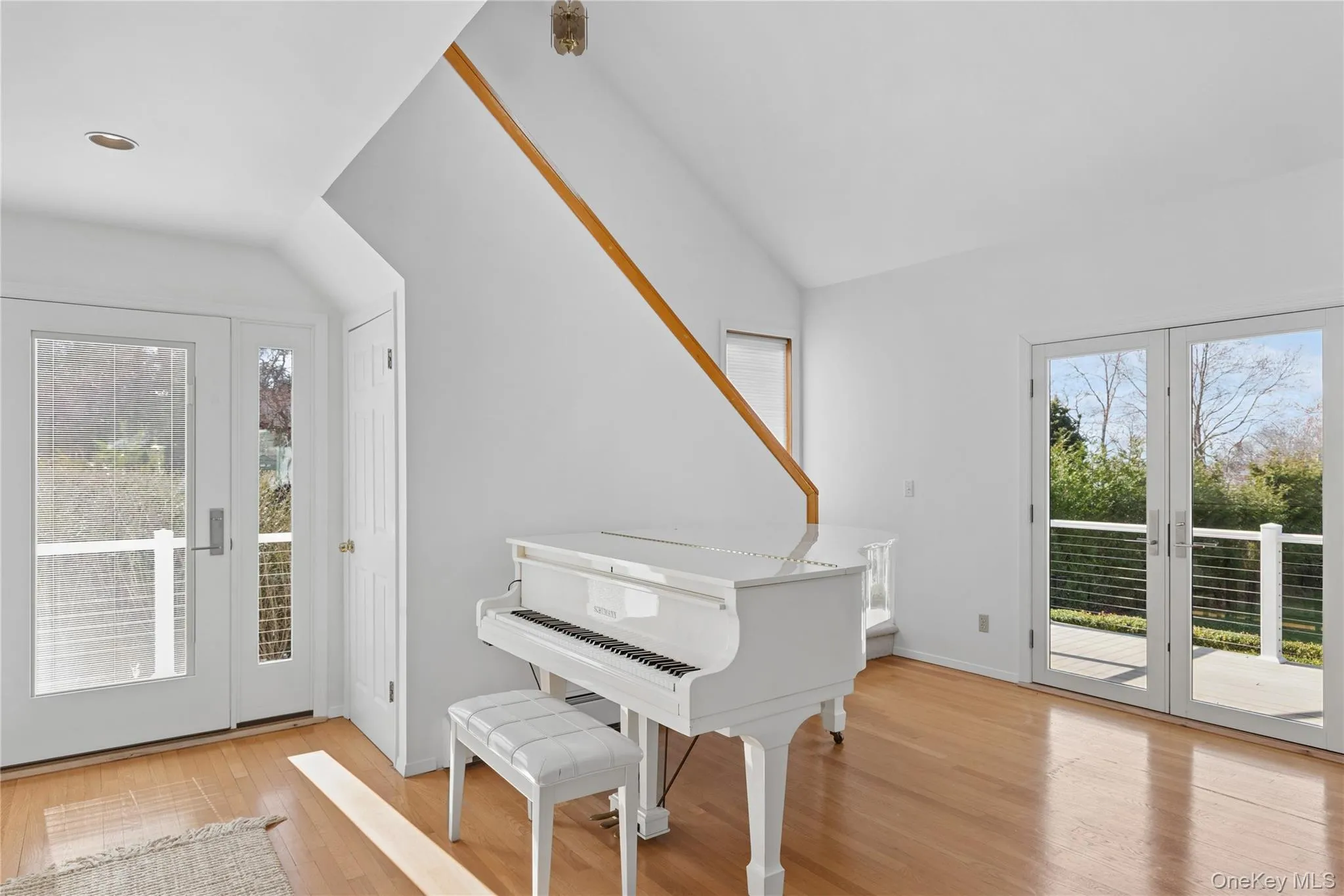 18 Harbor Drive, Southampton, NY, 3 Bedrooms Bedrooms, 6 Rooms Rooms,3 BathroomsBathrooms,Residential Lease,For Rent,Harbor,0,1012754 18 Harbor Drive, Southampton, NY, 3 Bedrooms Bedrooms, 6 Rooms Rooms,3 BathroomsBathrooms,Residential Lease,For Rent,Harbor,0,1012754