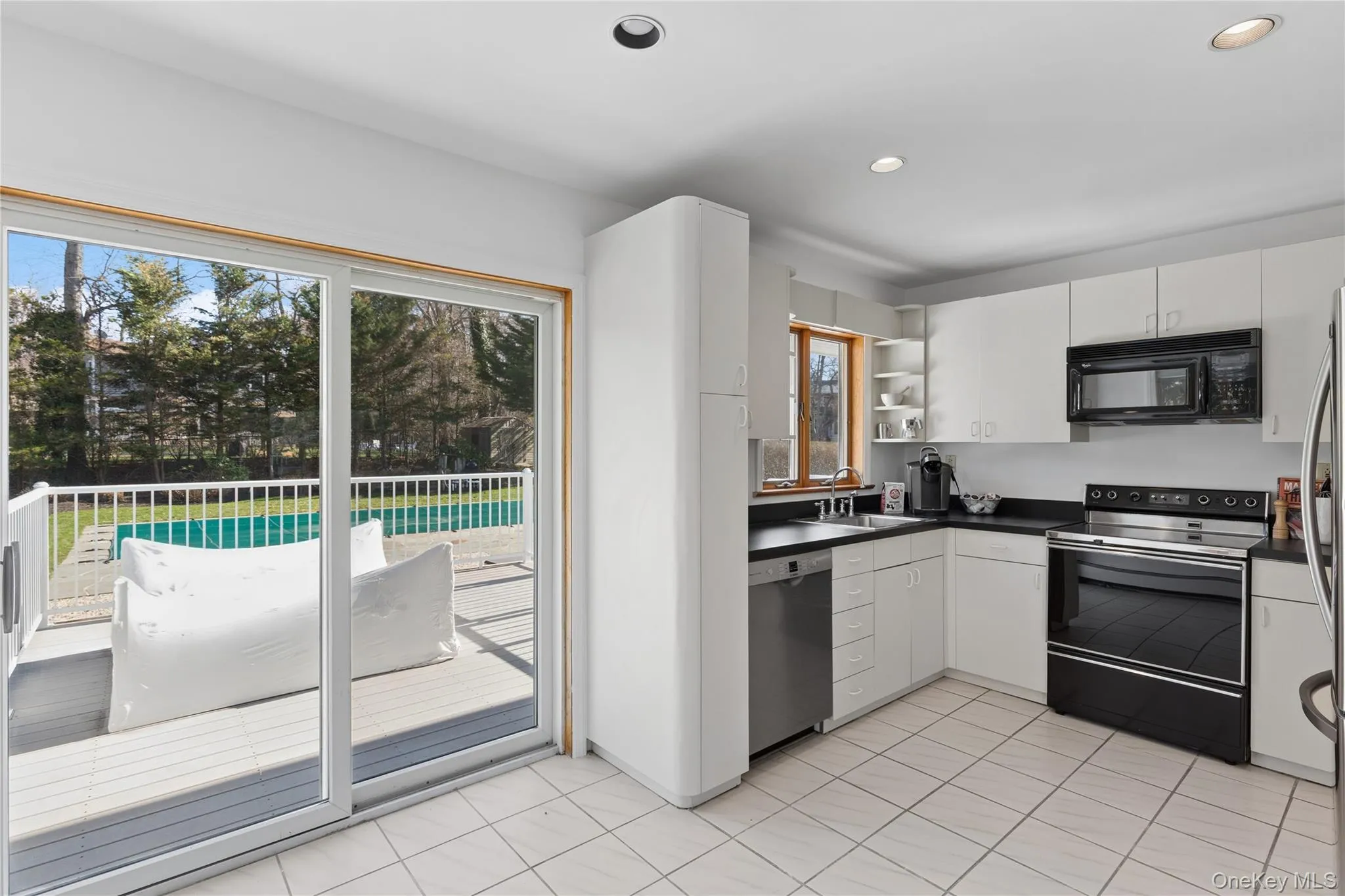 18 Harbor Drive, Southampton, NY, 3 Bedrooms Bedrooms, 6 Rooms Rooms,3 BathroomsBathrooms,Residential Lease,For Rent,Harbor,0,1012754 18 Harbor Drive, Southampton, NY, 3 Bedrooms Bedrooms, 6 Rooms Rooms,3 BathroomsBathrooms,Residential Lease,For Rent,Harbor,0,1012754