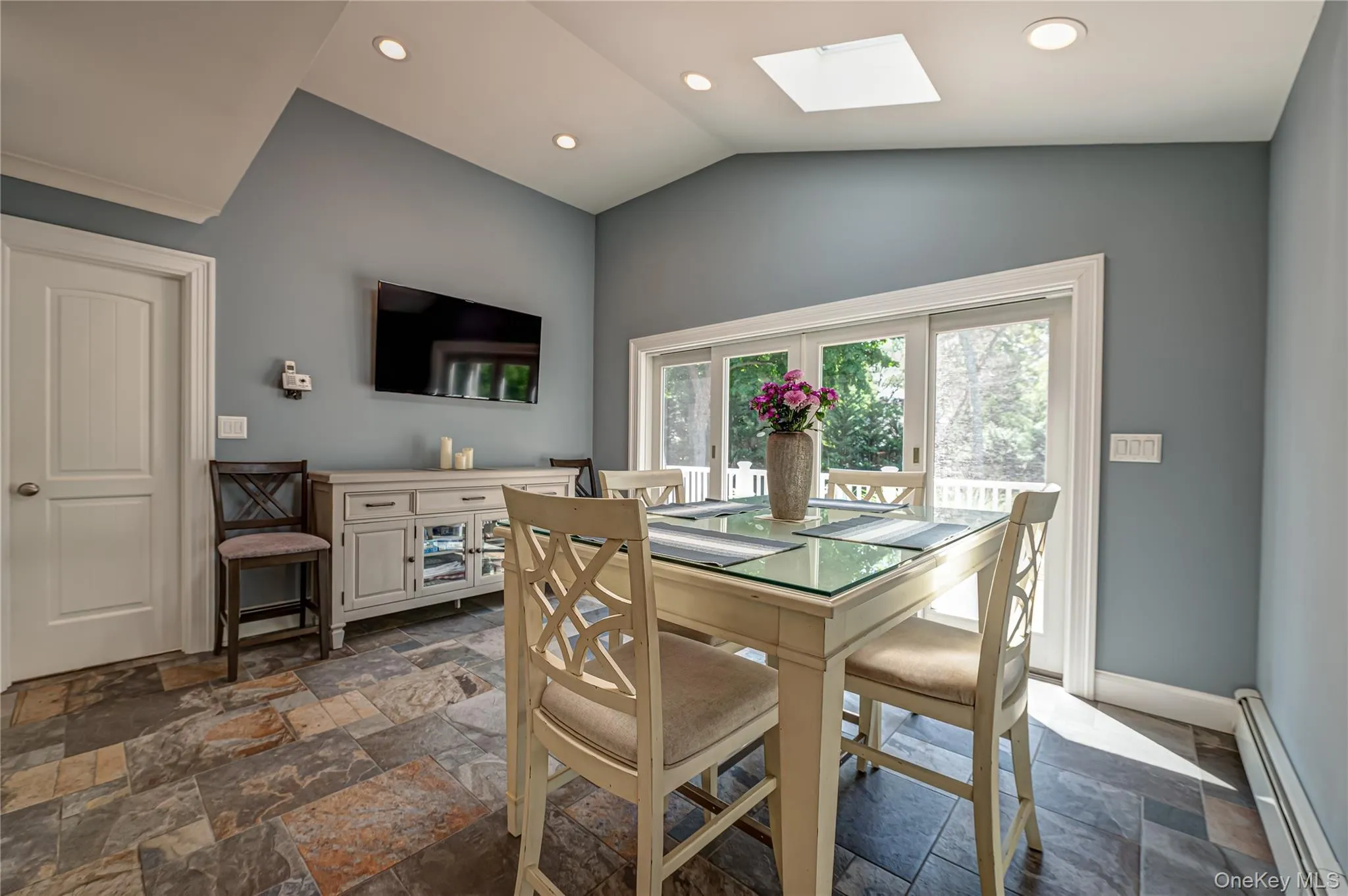 Large Dining Area Large Dining Area