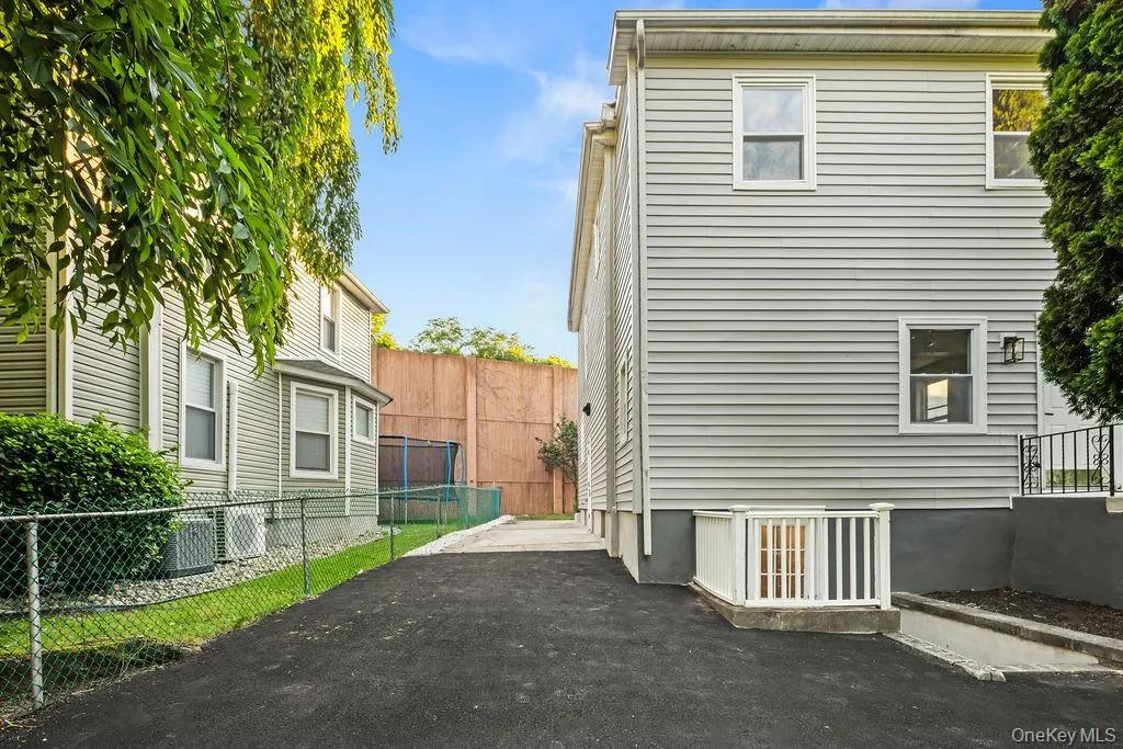 18 Anna Street, Orangetown, NY, 3 Bedrooms Bedrooms, 6 Rooms Rooms,2 BathroomsBathrooms,Residential,For Rent,Anna,0,1012763 18 Anna Street, Orangetown, NY, 3 Bedrooms Bedrooms, 6 Rooms Rooms,2 BathroomsBathrooms,Residential,For Rent,Anna,0,1012763