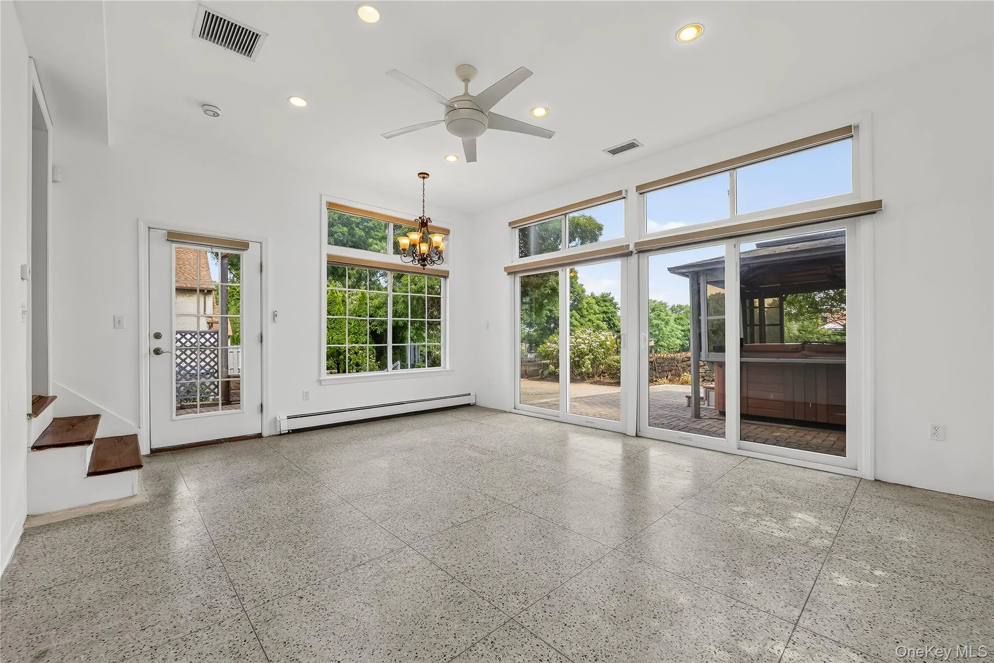 Gracious room with fabulous views of the rear property and the hot tub. Gracious room with fabulous views of the rear property and the hot tub.