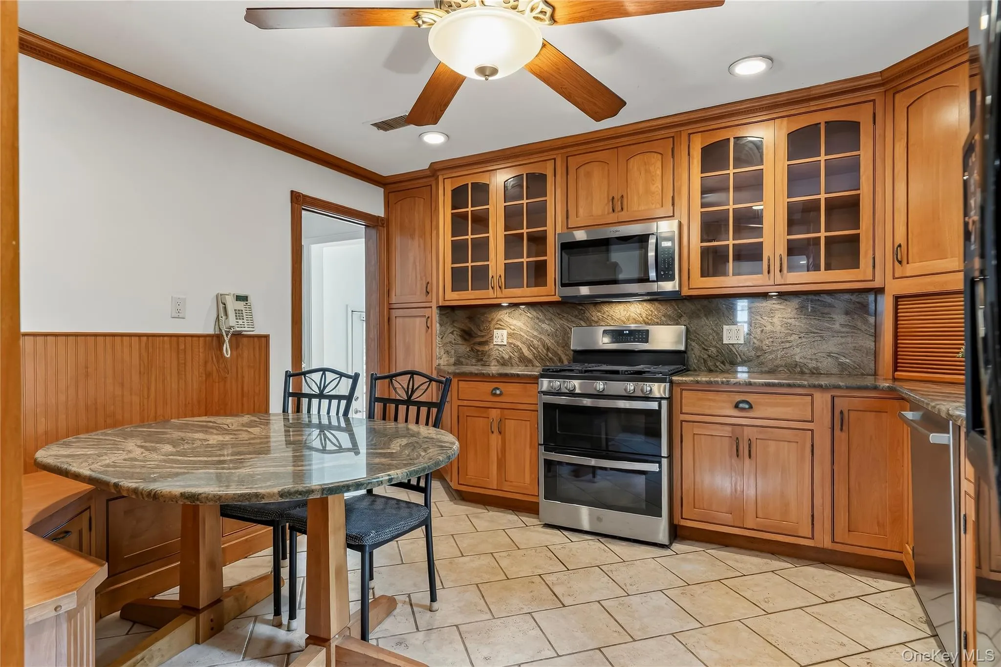 Built-in banquet and granite table complete the room. Built-in banquet and granite table complete the room.