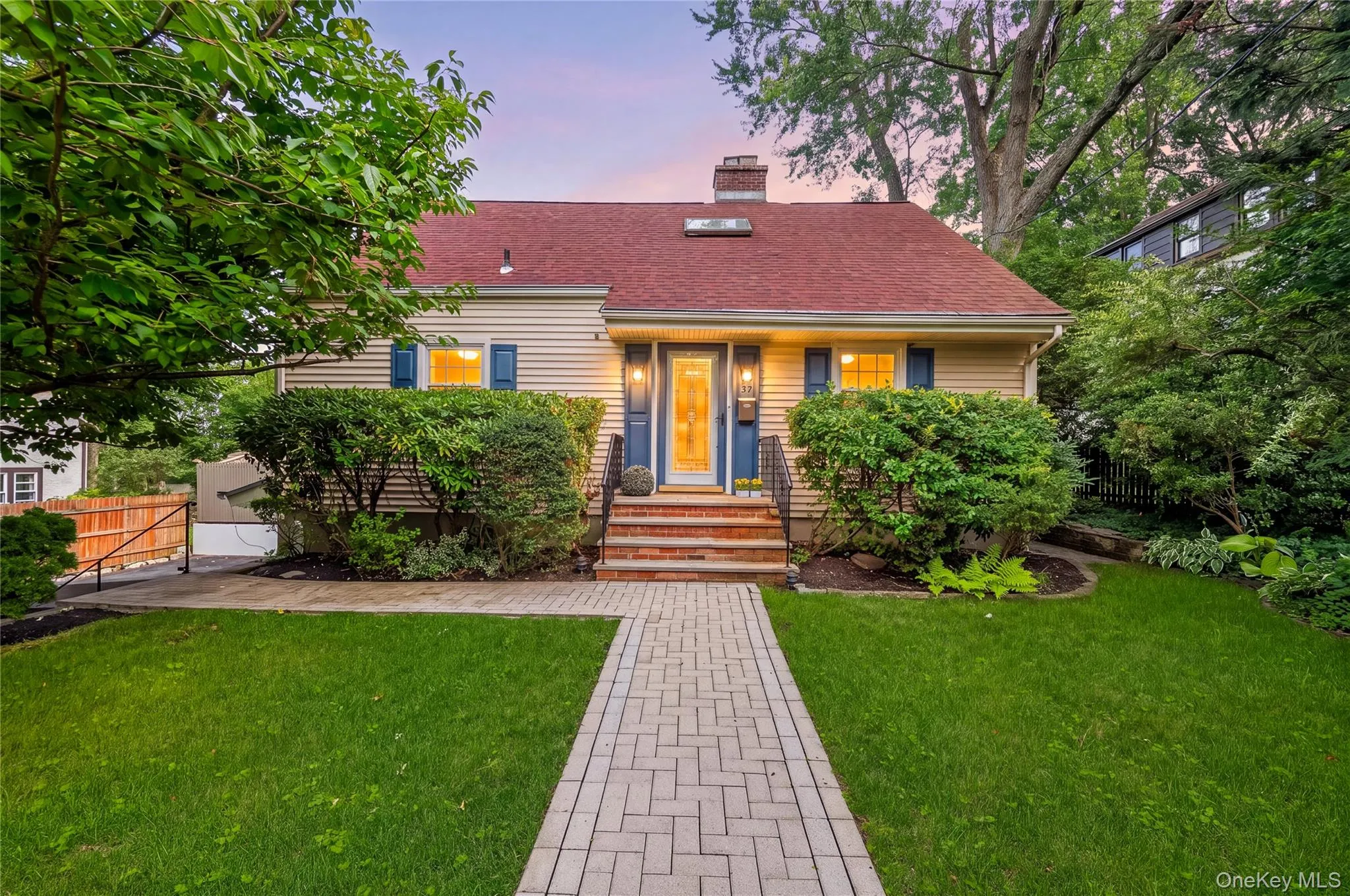 Charming entry invites you inside. Charming entry invites you inside.