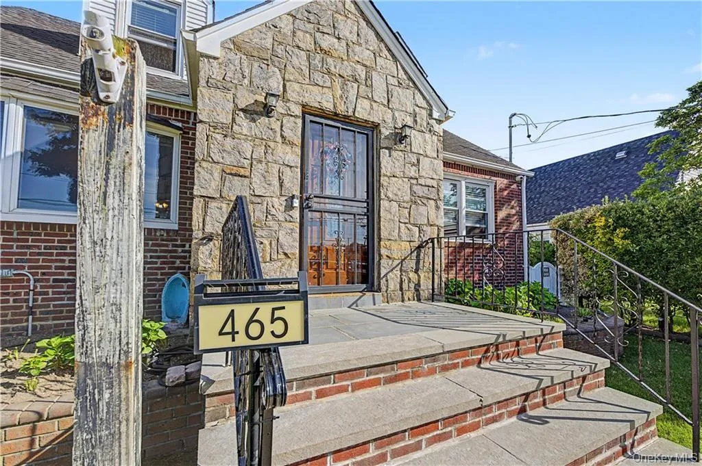 465 Washington Place, North Hempstead, NY, 4 Bedrooms Bedrooms, 8 Rooms Rooms,3 BathroomsBathrooms,Residential,For Rent,Washington,0,1012788 465 Washington Place, North Hempstead, NY, 4 Bedrooms Bedrooms, 8 Rooms Rooms,3 BathroomsBathrooms,Residential,For Rent,Washington,0,1012788