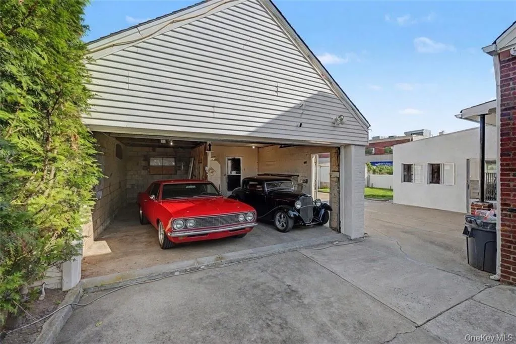 465 Washington Place, North Hempstead, NY, 4 Bedrooms Bedrooms, 8 Rooms Rooms,3 BathroomsBathrooms,Residential,For Rent,Washington,0,1012788 465 Washington Place, North Hempstead, NY, 4 Bedrooms Bedrooms, 8 Rooms Rooms,3 BathroomsBathrooms,Residential,For Rent,Washington,0,1012788