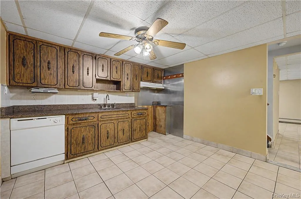 465 Washington Place, North Hempstead, NY, 4 Bedrooms Bedrooms, 8 Rooms Rooms,3 BathroomsBathrooms,Residential,For Rent,Washington,0,1012788 465 Washington Place, North Hempstead, NY, 4 Bedrooms Bedrooms, 8 Rooms Rooms,3 BathroomsBathrooms,Residential,For Rent,Washington,0,1012788