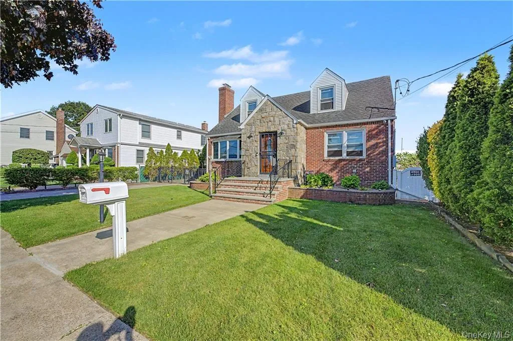 465 Washington Place, North Hempstead, NY, 4 Bedrooms Bedrooms, 8 Rooms Rooms,3 BathroomsBathrooms,Residential,For Rent,Washington,0,1012788 465 Washington Place, North Hempstead, NY, 4 Bedrooms Bedrooms, 8 Rooms Rooms,3 BathroomsBathrooms,Residential,For Rent,Washington,0,1012788