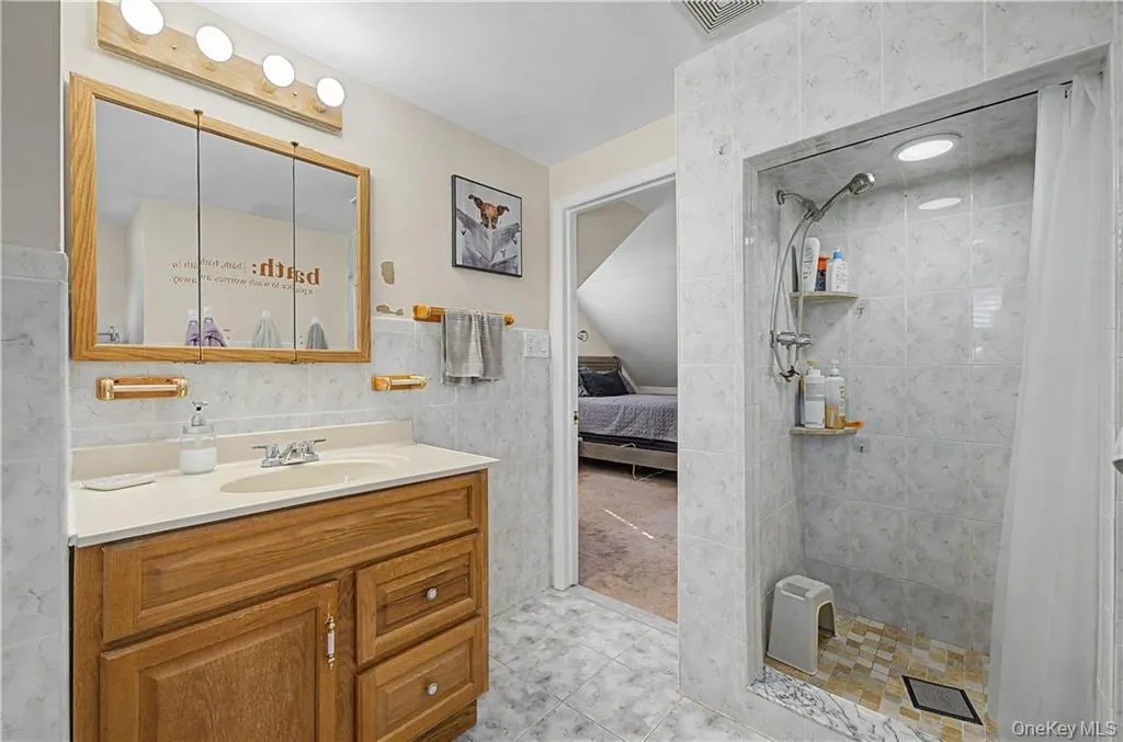 465 Washington Place, North Hempstead, NY, 4 Bedrooms Bedrooms, 8 Rooms Rooms,3 BathroomsBathrooms,Residential,For Rent,Washington,0,1012788 465 Washington Place, North Hempstead, NY, 4 Bedrooms Bedrooms, 8 Rooms Rooms,3 BathroomsBathrooms,Residential,For Rent,Washington,0,1012788