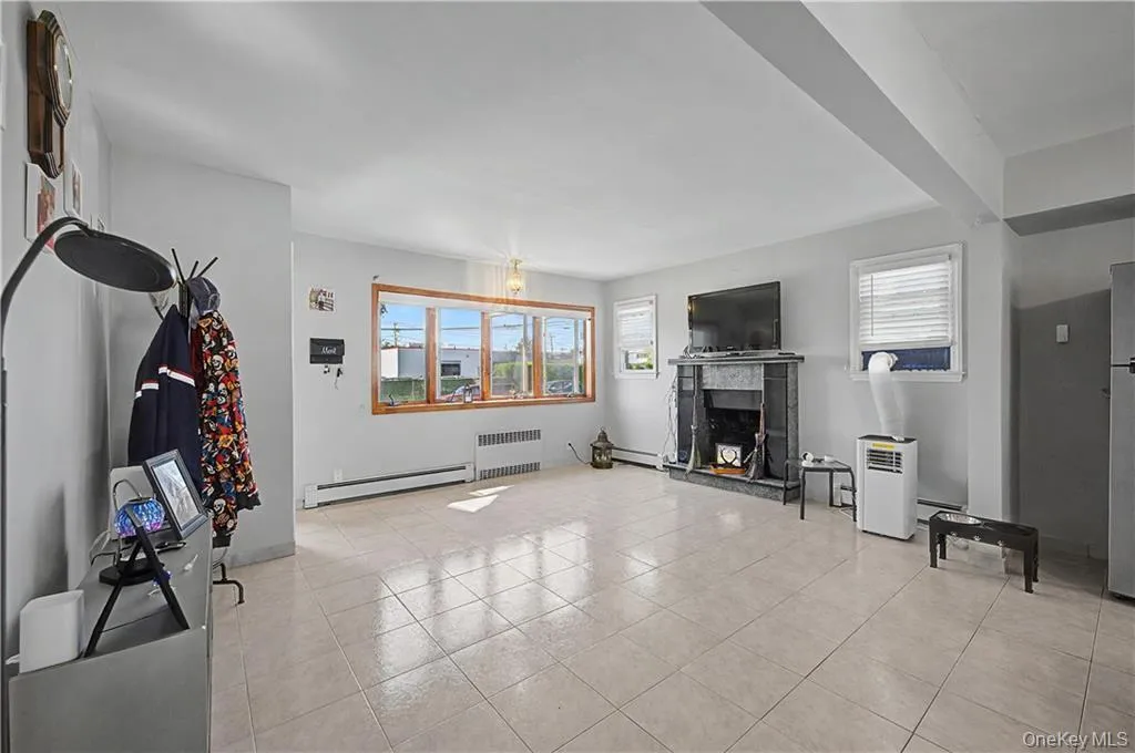 465 Washington Place, North Hempstead, NY, 4 Bedrooms Bedrooms, 8 Rooms Rooms,3 BathroomsBathrooms,Residential,For Rent,Washington,0,1012788 465 Washington Place, North Hempstead, NY, 4 Bedrooms Bedrooms, 8 Rooms Rooms,3 BathroomsBathrooms,Residential,For Rent,Washington,0,1012788