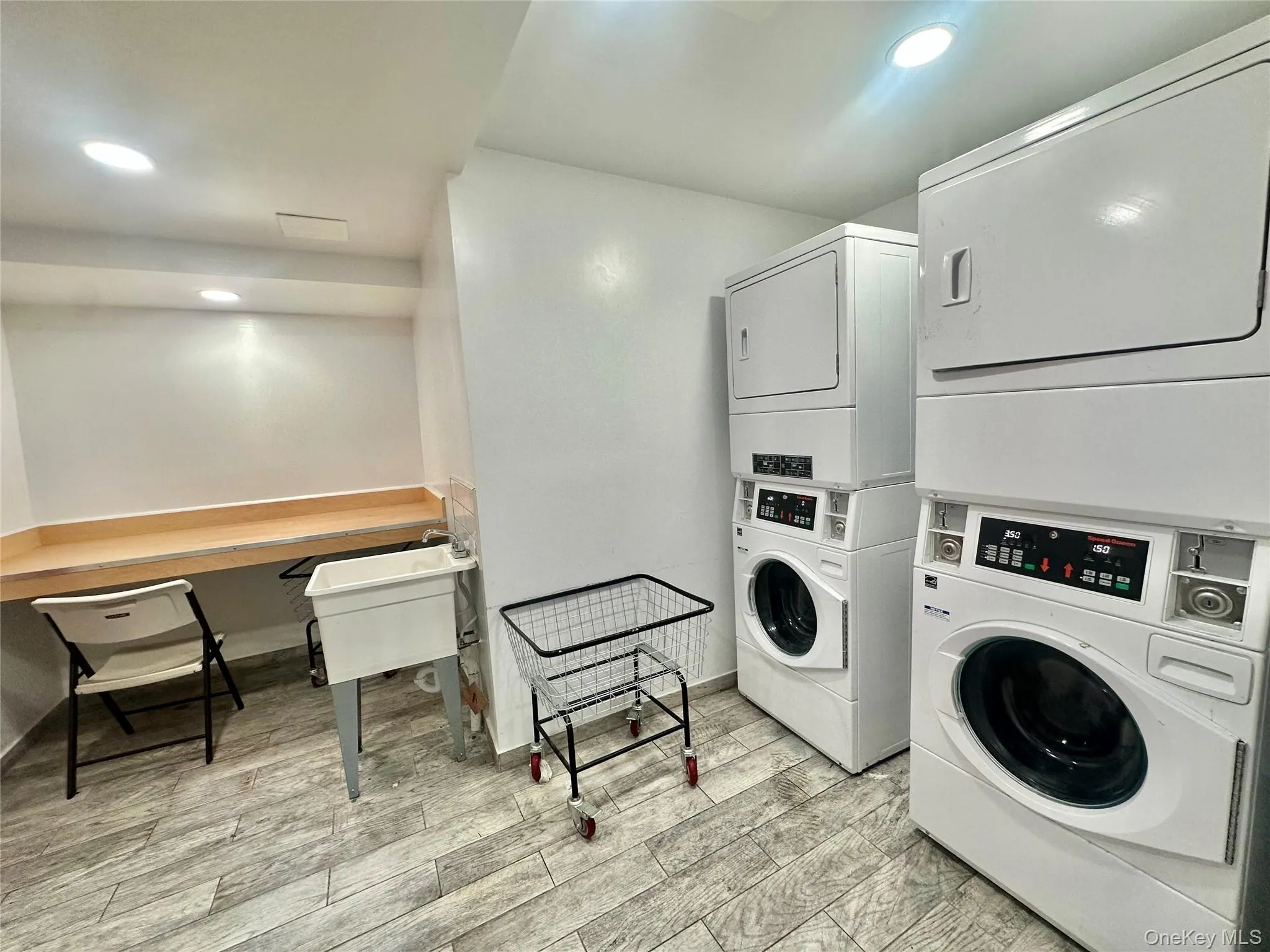 2120 Mapes Avenue, New York, NY, 2 Bedrooms Bedrooms, 4 Rooms Rooms,1 BathroomBathrooms,Residential,For Rent,Mapes,0,1012792 2120 Mapes Avenue, New York, NY, 2 Bedrooms Bedrooms, 4 Rooms Rooms,1 BathroomBathrooms,Residential,For Rent,Mapes,0,1012792