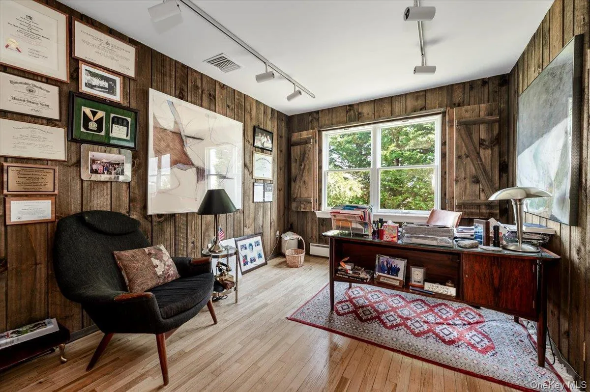 Bedroom or Office Bedroom or Office