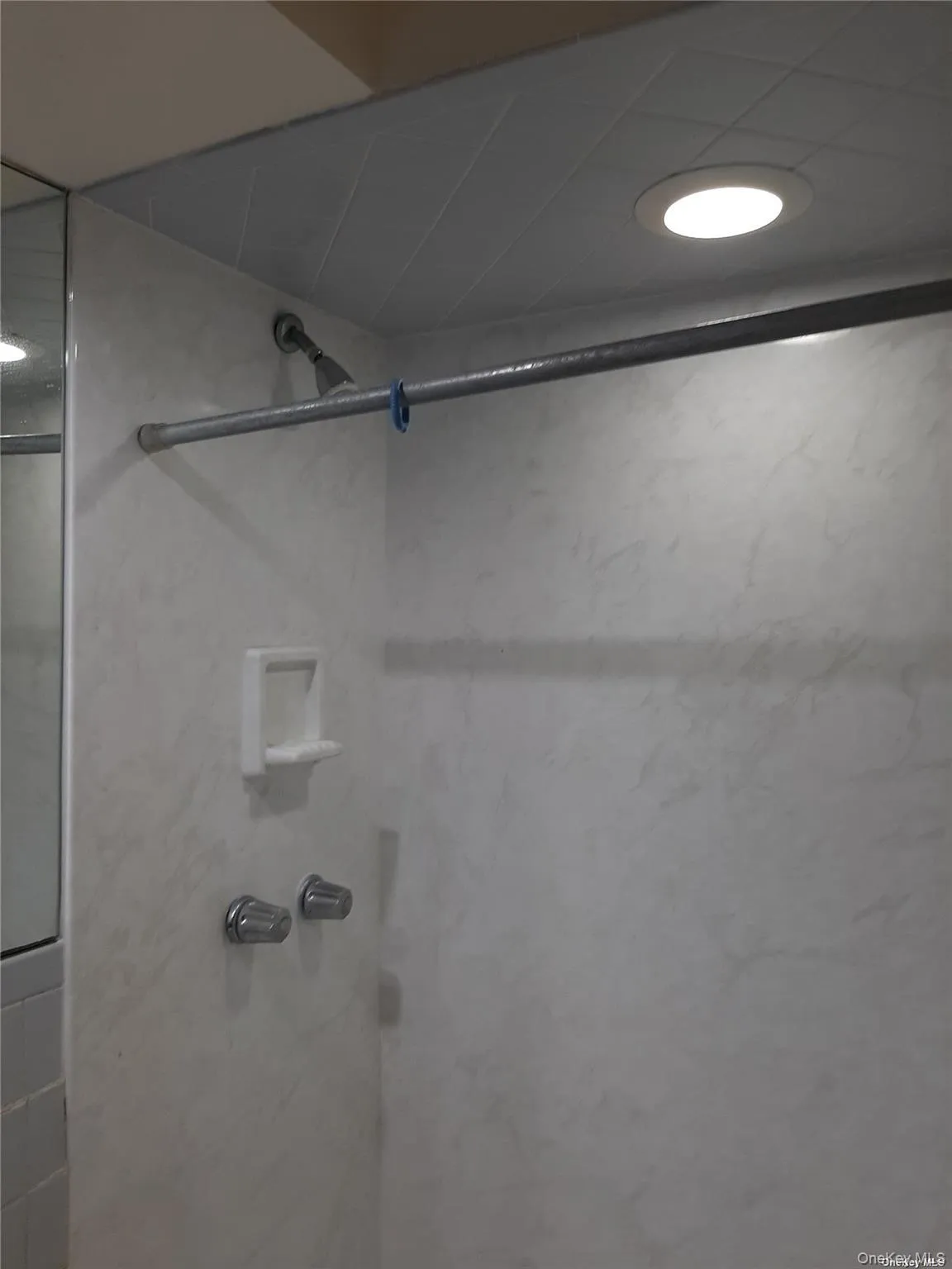 1 Hillside Avenue, North Hempstead, NY, 2 Rooms Rooms,1 BathroomBathrooms,Residential Lease,For Rent,Hillside,0,1012806 1 Hillside Avenue, North Hempstead, NY, 2 Rooms Rooms,1 BathroomBathrooms,Residential Lease,For Rent,Hillside,0,1012806