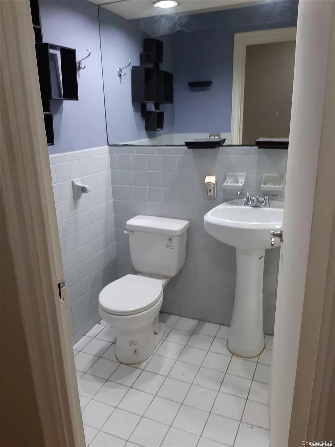1 Hillside Avenue, North Hempstead, NY, 2 Rooms Rooms,1 BathroomBathrooms,Residential Lease,For Rent,Hillside,0,1012806 1 Hillside Avenue, North Hempstead, NY, 2 Rooms Rooms,1 BathroomBathrooms,Residential Lease,For Rent,Hillside,0,1012806