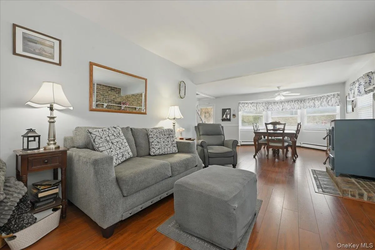 41 Sugar Maple Road, Hempstead, NY, 3 Bedrooms Bedrooms, 8 Rooms Rooms,1 BathroomBathrooms,Residential,For Rent,Sugar Maple,0,1012814 41 Sugar Maple Road, Hempstead, NY, 3 Bedrooms Bedrooms, 8 Rooms Rooms,1 BathroomBathrooms,Residential,For Rent,Sugar Maple,0,1012814