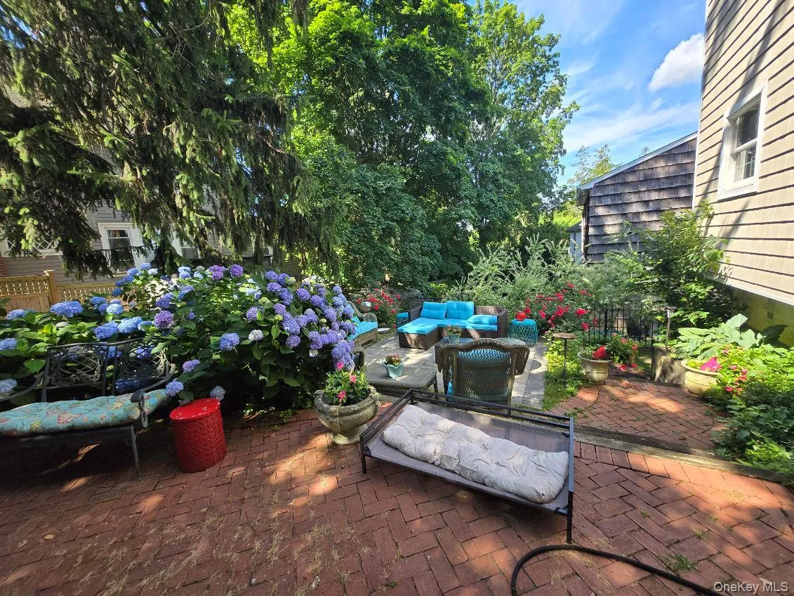 4 Beach Avenue, Huntington, NY, 3 Bedrooms Bedrooms, 7 Rooms Rooms,3 BathroomsBathrooms,Residential,For Rent,Beach,0,1012817 4 Beach Avenue, Huntington, NY, 3 Bedrooms Bedrooms, 7 Rooms Rooms,3 BathroomsBathrooms,Residential,For Rent,Beach,0,1012817