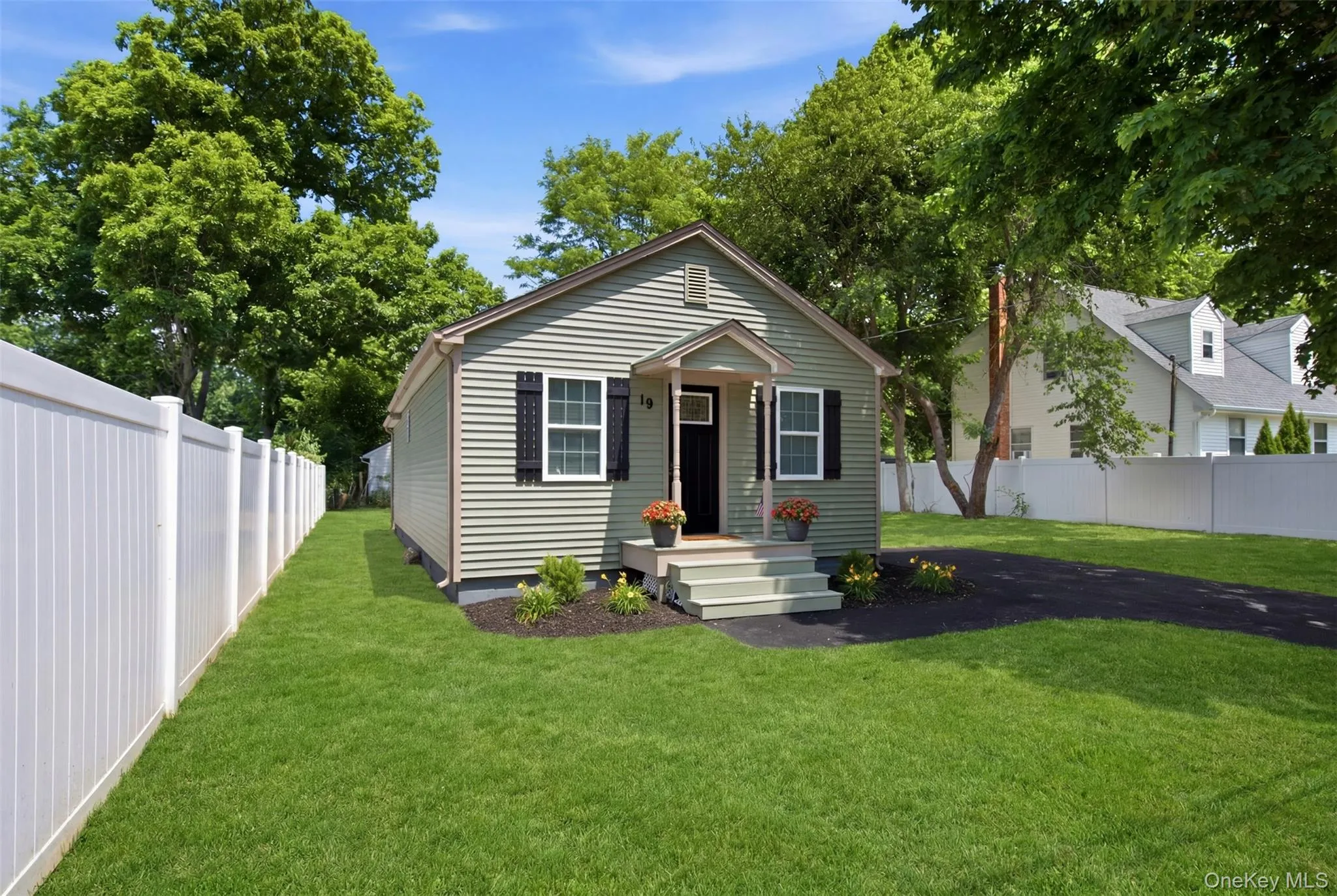 19 Lacrosse Road, Brookhaven, NY, 2 Bedrooms Bedrooms, 4 Rooms Rooms,1 BathroomBathrooms,Residential,For Rent,Lacrosse,0,1012825 19 Lacrosse Road, Brookhaven, NY, 2 Bedrooms Bedrooms, 4 Rooms Rooms,1 BathroomBathrooms,Residential,For Rent,Lacrosse,0,1012825