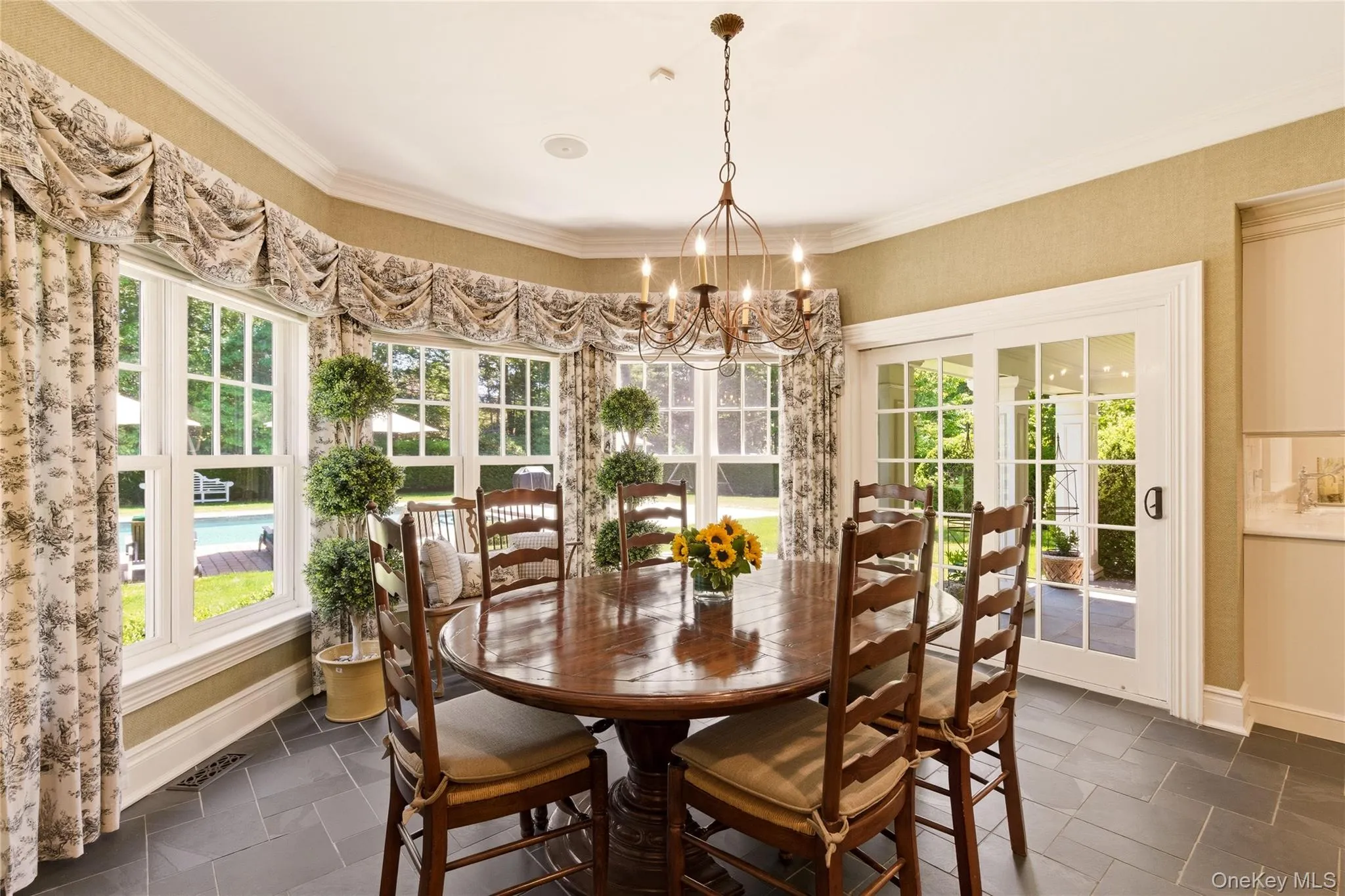 Breakfast Room Access to Wrap Around Porch Breakfast Room Access to Wrap Around Porch