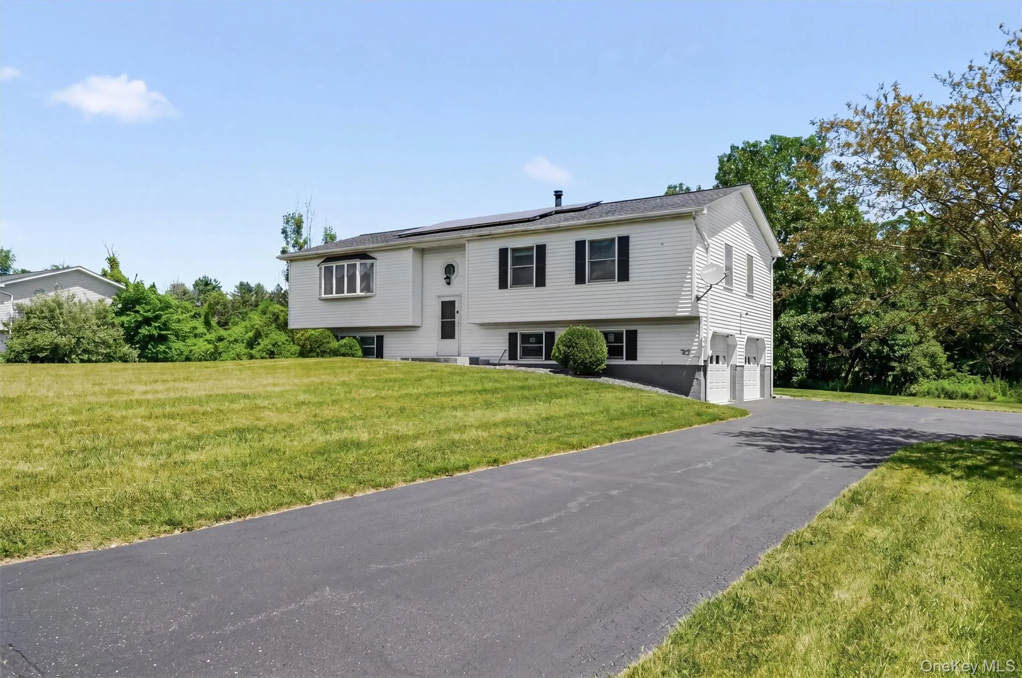 Spacious Raised Ranch set on level 1.21 acres Spacious Raised Ranch set on level 1.21 acres