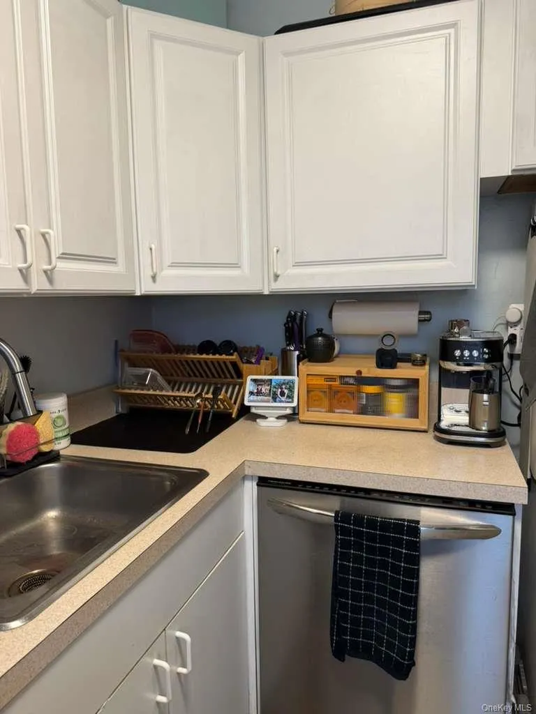 6125 98th Street, New York, NY, 1 Bedroom Bedrooms, 3 Rooms Rooms,1 BathroomBathrooms,Residential,For Rent,98th,0,1012843 6125 98th Street, New York, NY, 1 Bedroom Bedrooms, 3 Rooms Rooms,1 BathroomBathrooms,Residential,For Rent,98th,0,1012843