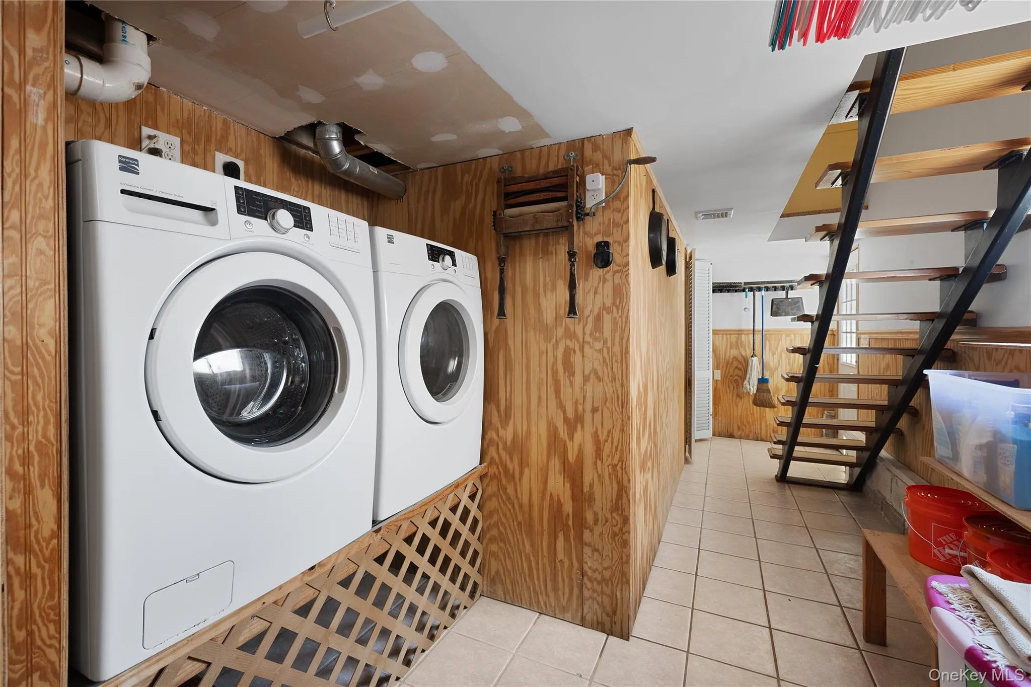 34 Cape Road, Babylon, NY, 3 Bedrooms Bedrooms, 9 Rooms Rooms,2 BathroomsBathrooms,Residential,For Rent,Cape,0,1012844 34 Cape Road, Babylon, NY, 3 Bedrooms Bedrooms, 9 Rooms Rooms,2 BathroomsBathrooms,Residential,For Rent,Cape,0,1012844
