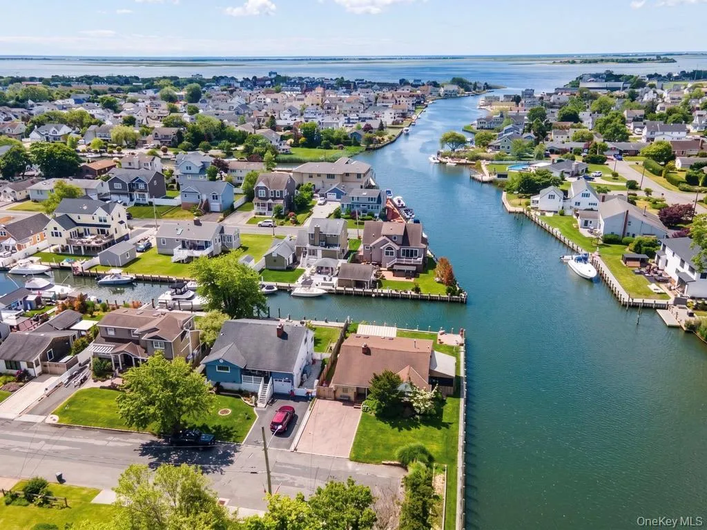 34 Cape Road, Babylon, NY, 3 Bedrooms Bedrooms, 9 Rooms Rooms,2 BathroomsBathrooms,Residential,For Rent,Cape,0,1012844 34 Cape Road, Babylon, NY, 3 Bedrooms Bedrooms, 9 Rooms Rooms,2 BathroomsBathrooms,Residential,For Rent,Cape,0,1012844