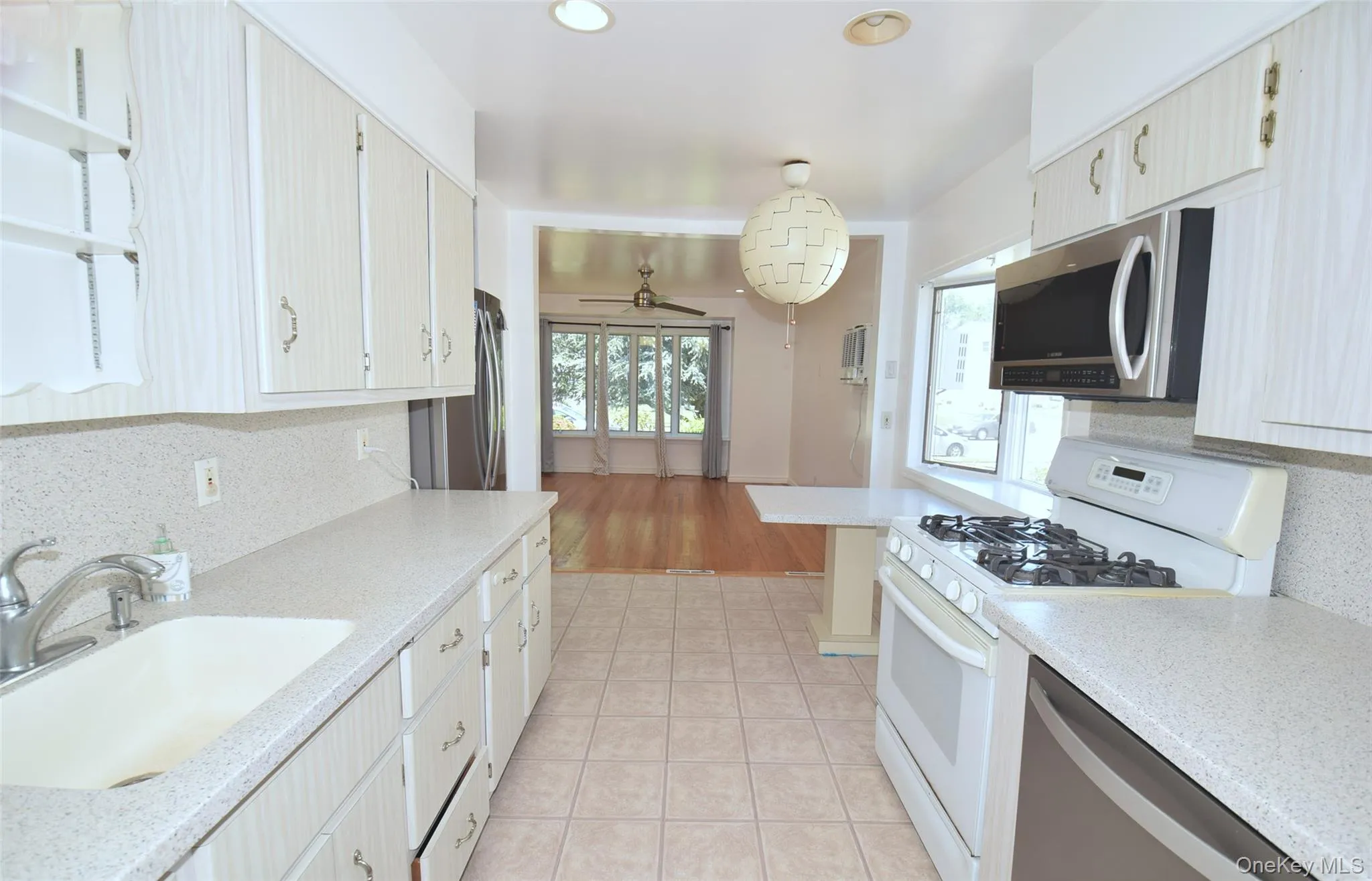 54 Camden Place, North Hempstead, NY, 4 Bedrooms Bedrooms, 7 Rooms Rooms,3 BathroomsBathrooms,Residential,For Rent,Camden,0,1012853 54 Camden Place, North Hempstead, NY, 4 Bedrooms Bedrooms, 7 Rooms Rooms,3 BathroomsBathrooms,Residential,For Rent,Camden,0,1012853