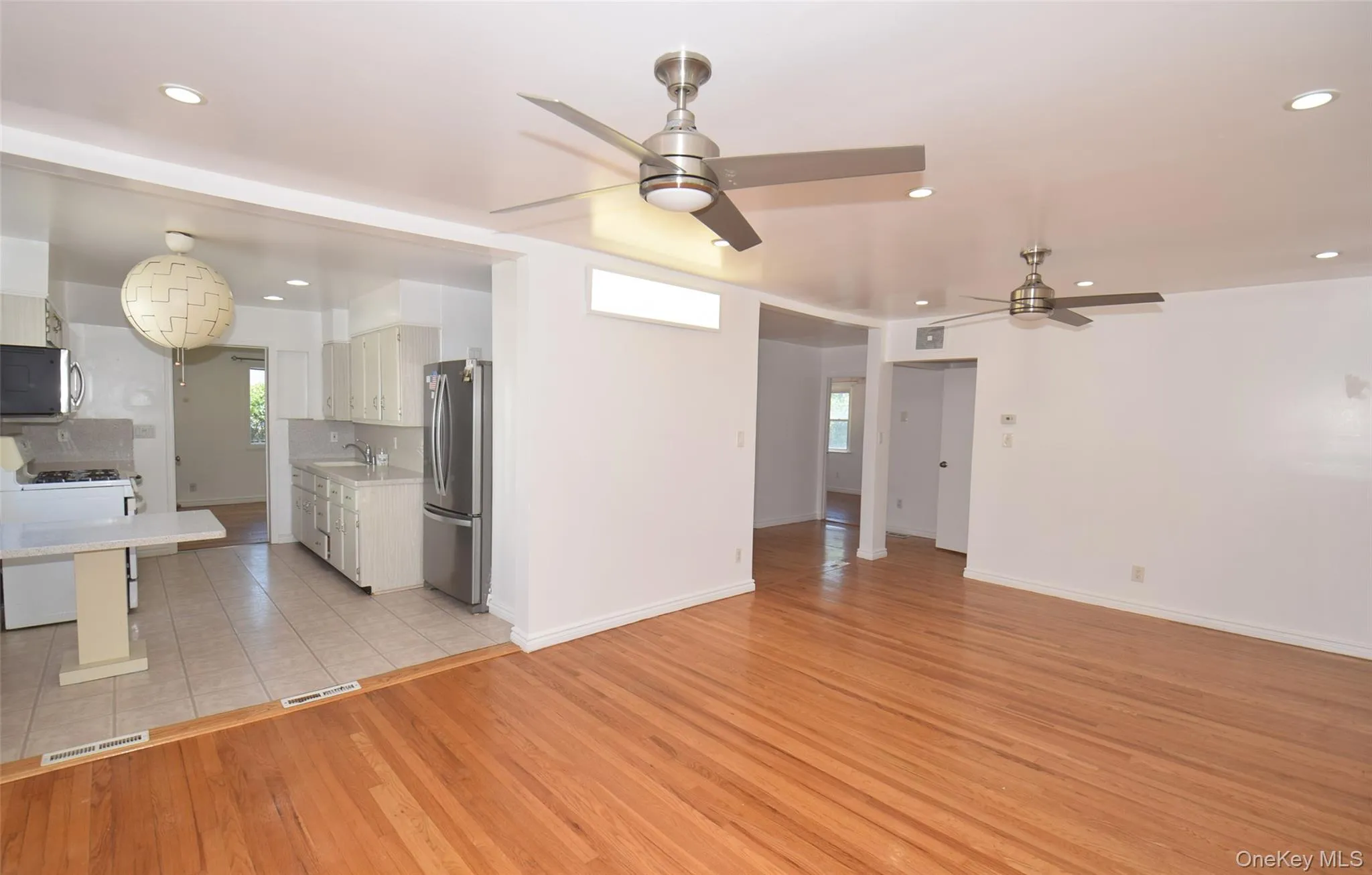 54 Camden Place, North Hempstead, NY, 4 Bedrooms Bedrooms, 7 Rooms Rooms,3 BathroomsBathrooms,Residential,For Rent,Camden,0,1012853 54 Camden Place, North Hempstead, NY, 4 Bedrooms Bedrooms, 7 Rooms Rooms,3 BathroomsBathrooms,Residential,For Rent,Camden,0,1012853