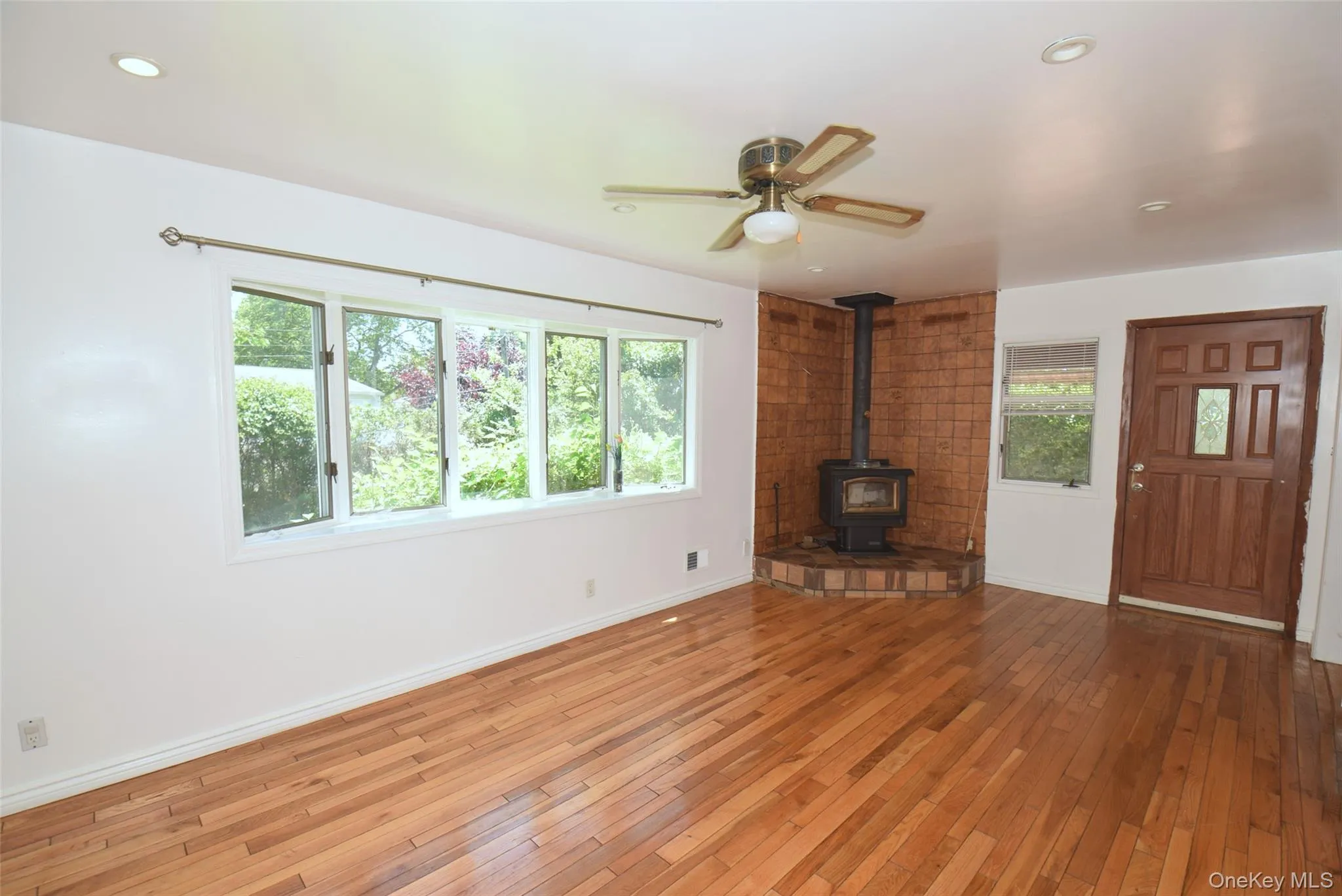 54 Camden Place, North Hempstead, NY, 4 Bedrooms Bedrooms, 7 Rooms Rooms,3 BathroomsBathrooms,Residential,For Rent,Camden,0,1012853 54 Camden Place, North Hempstead, NY, 4 Bedrooms Bedrooms, 7 Rooms Rooms,3 BathroomsBathrooms,Residential,For Rent,Camden,0,1012853