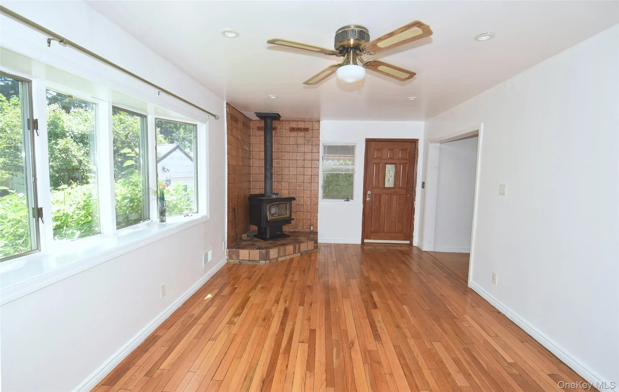 54 Camden Place, North Hempstead, NY, 4 Bedrooms Bedrooms, 7 Rooms Rooms,3 BathroomsBathrooms,Residential,For Rent,Camden,0,1012853 54 Camden Place, North Hempstead, NY, 4 Bedrooms Bedrooms, 7 Rooms Rooms,3 BathroomsBathrooms,Residential,For Rent,Camden,0,1012853