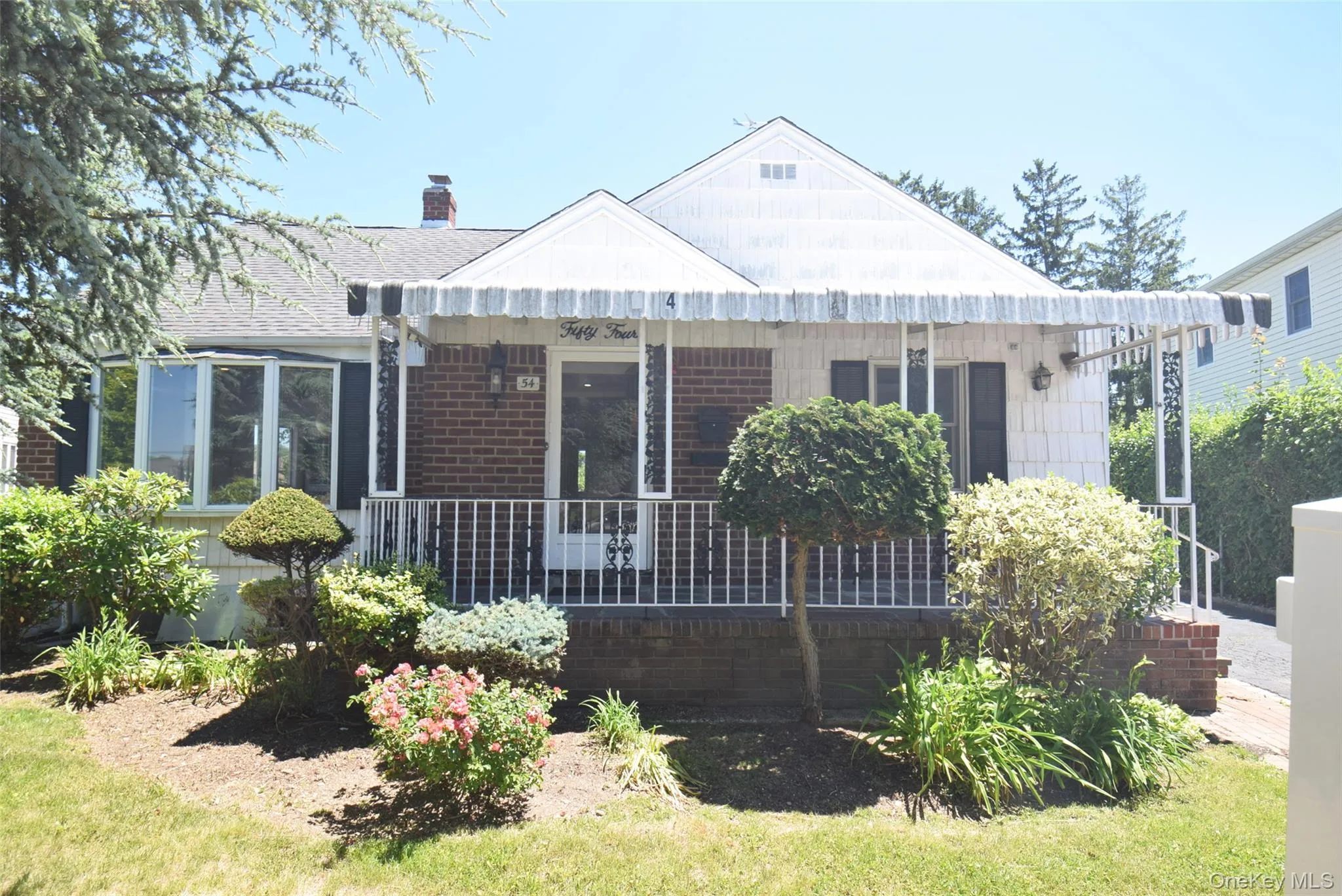 54 Camden Place, North Hempstead, NY, 4 Bedrooms Bedrooms, 7 Rooms Rooms,3 BathroomsBathrooms,Residential,For Rent,Camden,0,1012853 54 Camden Place, North Hempstead, NY, 4 Bedrooms Bedrooms, 7 Rooms Rooms,3 BathroomsBathrooms,Residential,For Rent,Camden,0,1012853