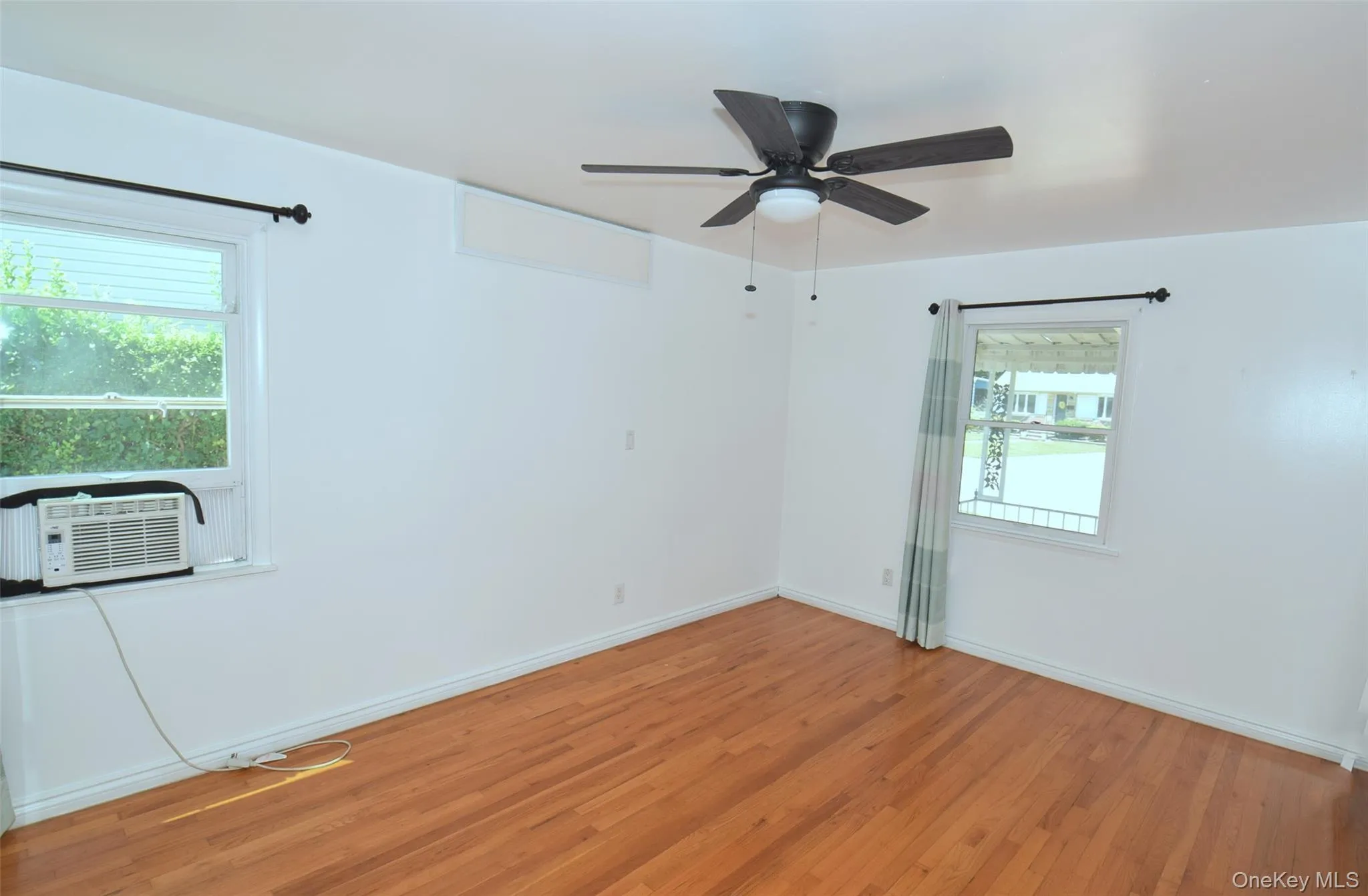 54 Camden Place, North Hempstead, NY, 4 Bedrooms Bedrooms, 7 Rooms Rooms,3 BathroomsBathrooms,Residential,For Rent,Camden,0,1012853 54 Camden Place, North Hempstead, NY, 4 Bedrooms Bedrooms, 7 Rooms Rooms,3 BathroomsBathrooms,Residential,For Rent,Camden,0,1012853