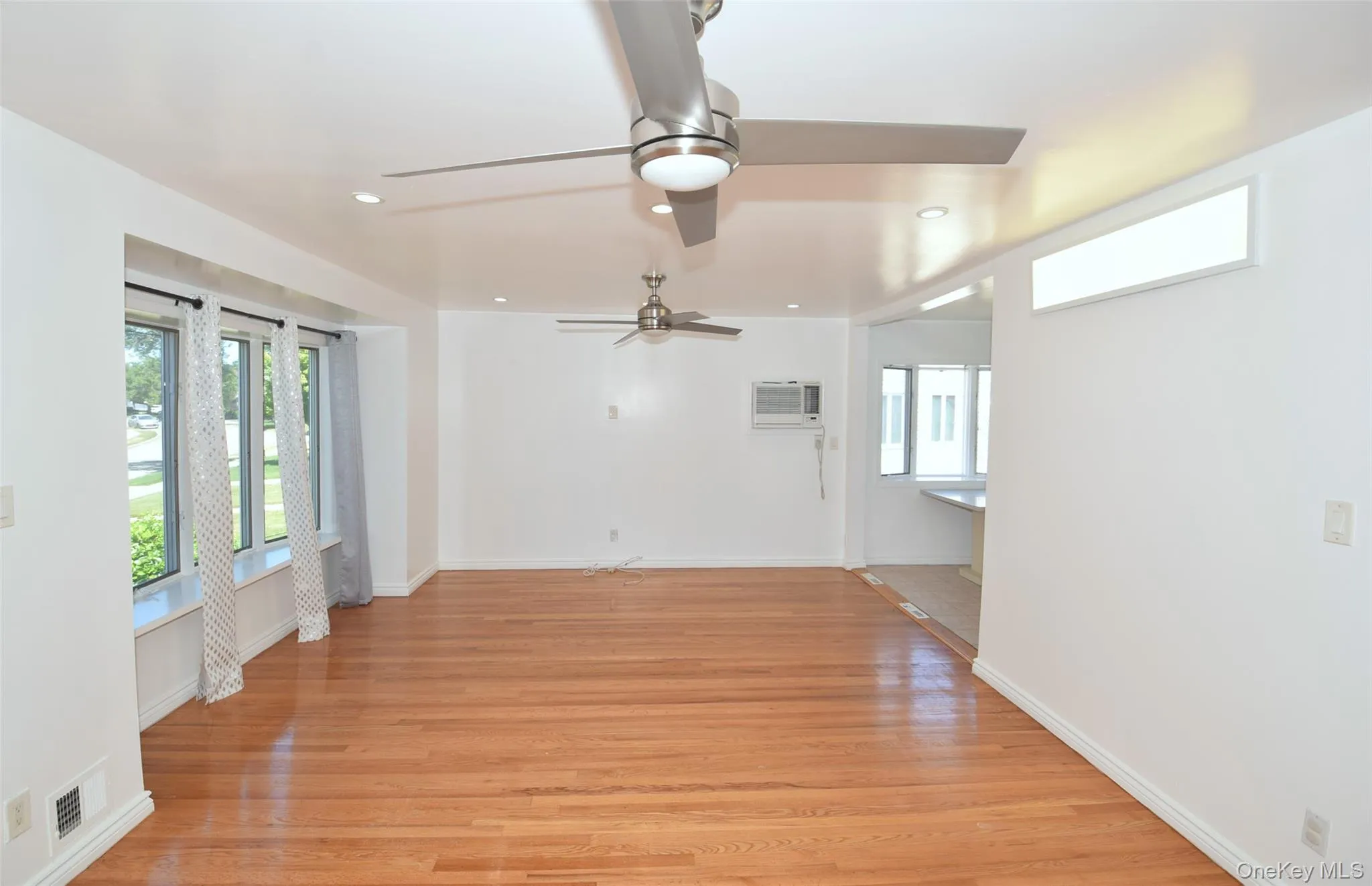 54 Camden Place, North Hempstead, NY, 4 Bedrooms Bedrooms, 7 Rooms Rooms,3 BathroomsBathrooms,Residential,For Rent,Camden,0,1012853 54 Camden Place, North Hempstead, NY, 4 Bedrooms Bedrooms, 7 Rooms Rooms,3 BathroomsBathrooms,Residential,For Rent,Camden,0,1012853