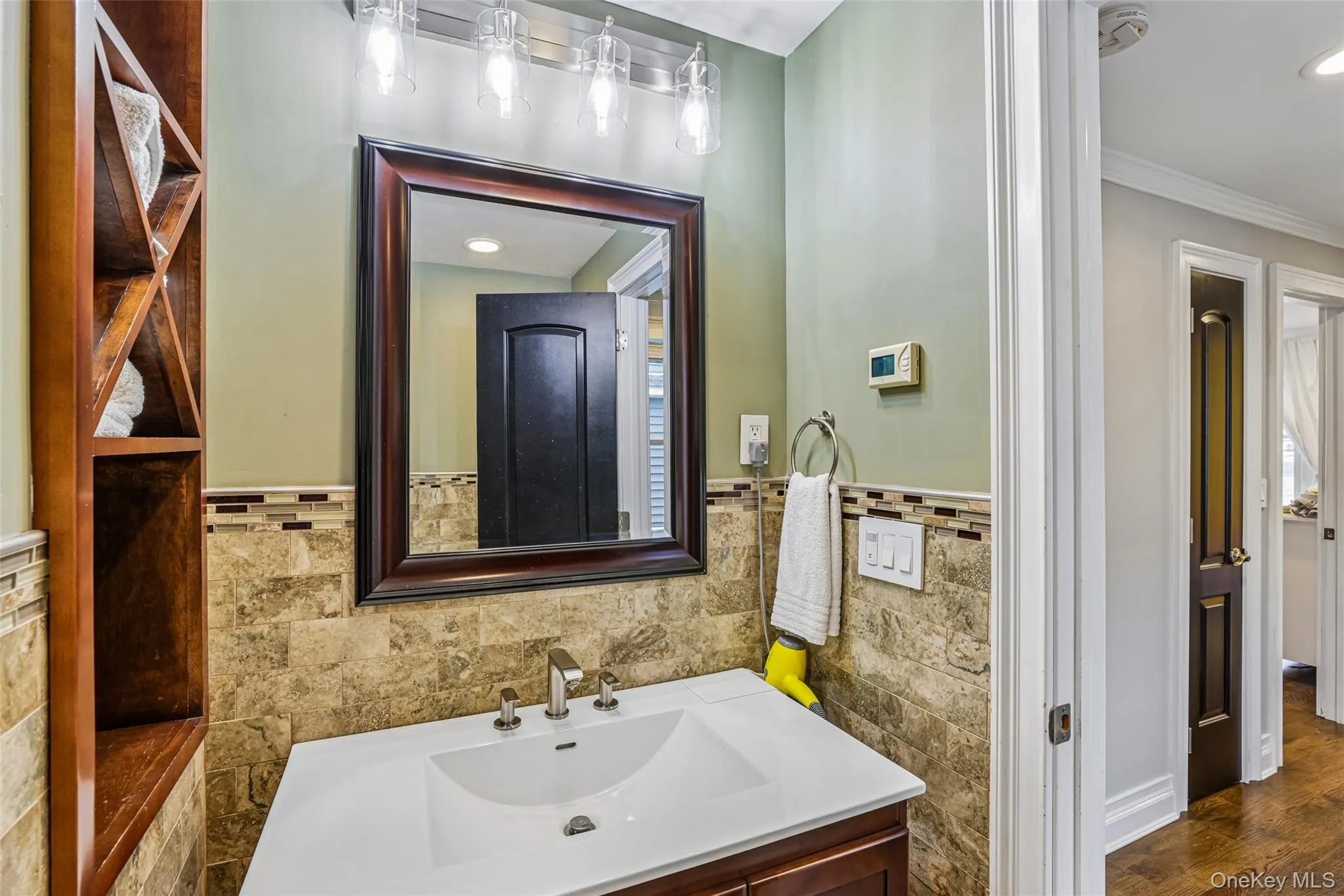 123 Stratford Avenue, North Hempstead, NY, 3 Bedrooms Bedrooms, 6 Rooms Rooms,1 BathroomBathrooms,Residential,For Rent,Stratford,0,1012855 123 Stratford Avenue, North Hempstead, NY, 3 Bedrooms Bedrooms, 6 Rooms Rooms,1 BathroomBathrooms,Residential,For Rent,Stratford,0,1012855
