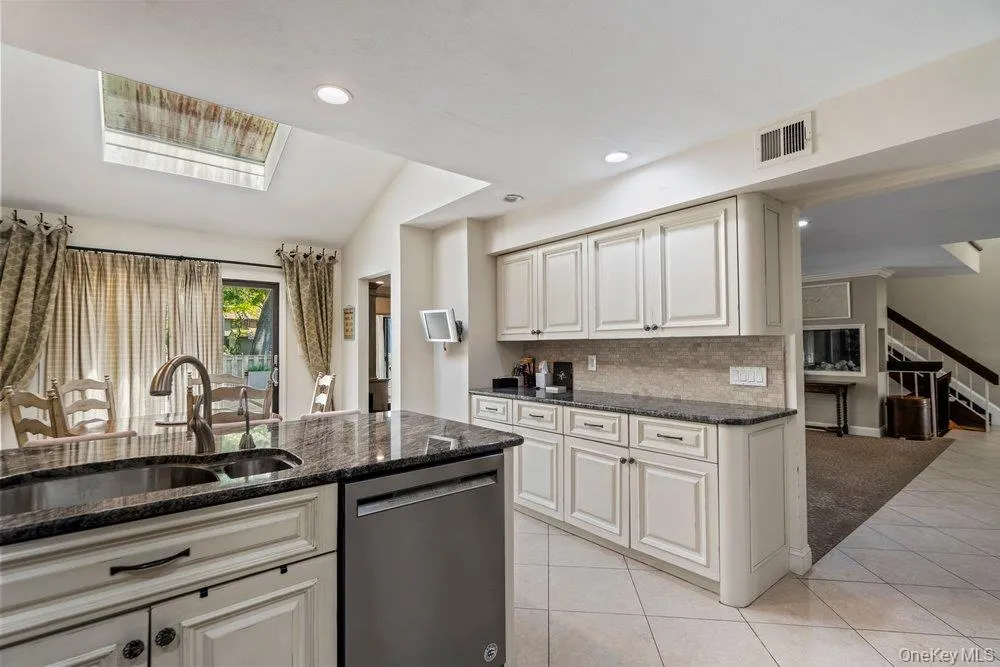 302 Vista Drive, Oyster Bay, NY, 5 Bedrooms Bedrooms, 8 Rooms Rooms,4 BathroomsBathrooms,Residential,For Rent,Vista,0,1012859 302 Vista Drive, Oyster Bay, NY, 5 Bedrooms Bedrooms, 8 Rooms Rooms,4 BathroomsBathrooms,Residential,For Rent,Vista,0,1012859