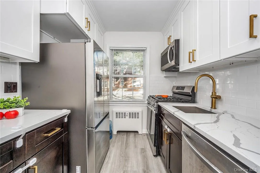 Elegant and sleek quartz counter tops and stainless steel appliances Elegant and sleek quartz counter tops and stainless steel appliances