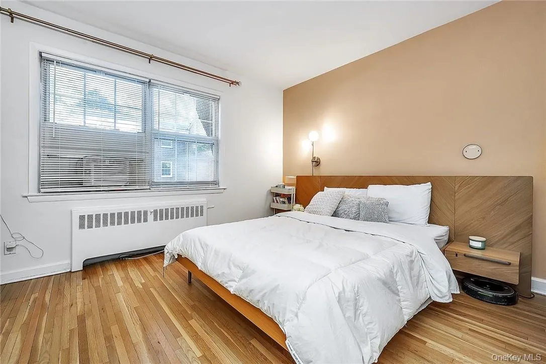 Spacious bedroom Spacious bedroom