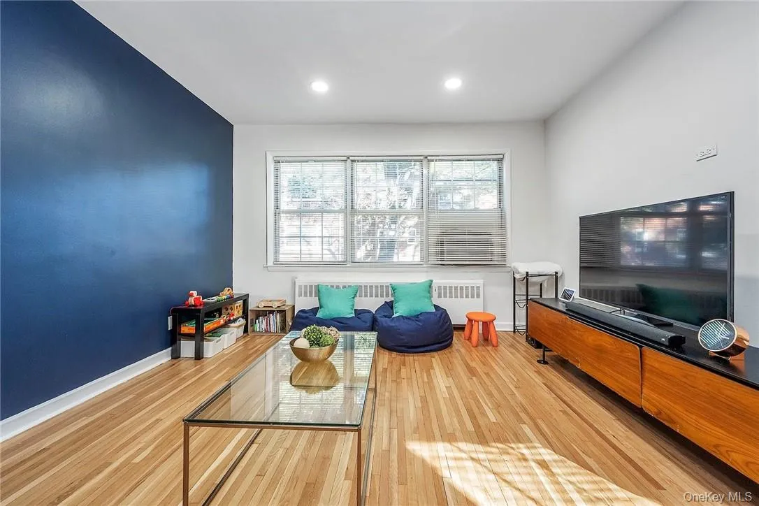 Nice and bright living room with overhead lighting Nice and bright living room with overhead lighting