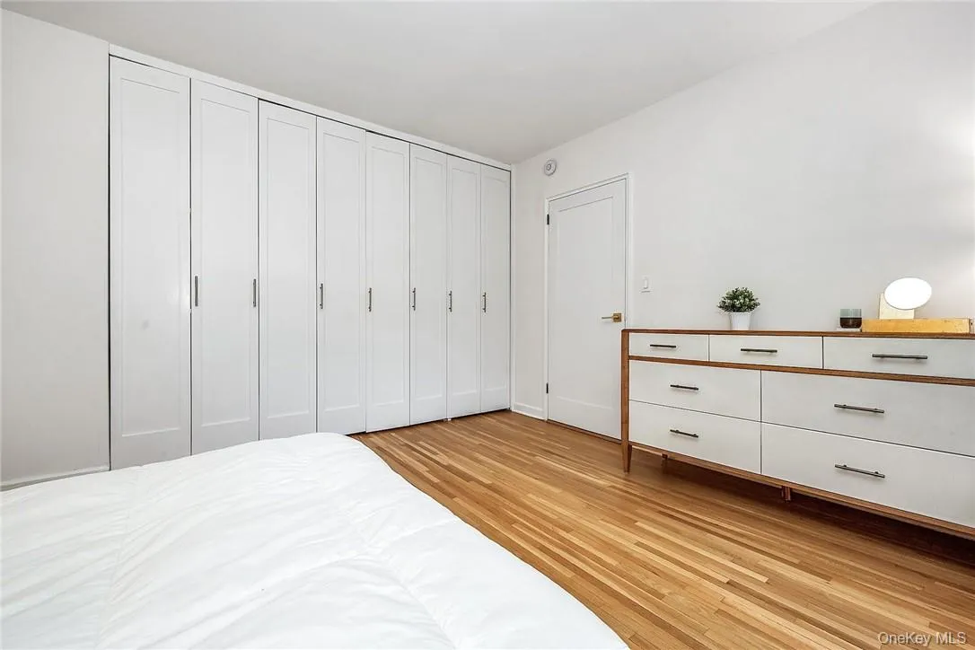 Large bedroom closets Large bedroom closets