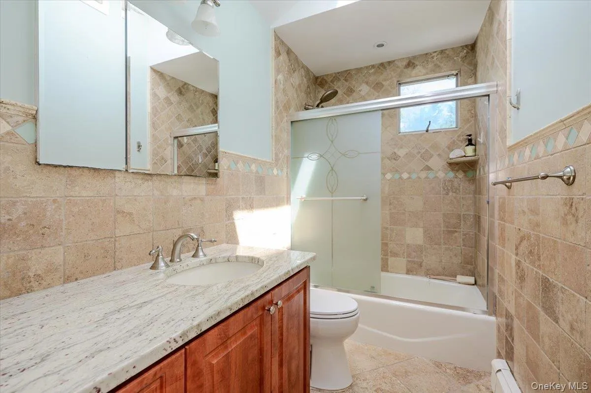 2nd Floor Main Bathroom 2nd Floor Main Bathroom